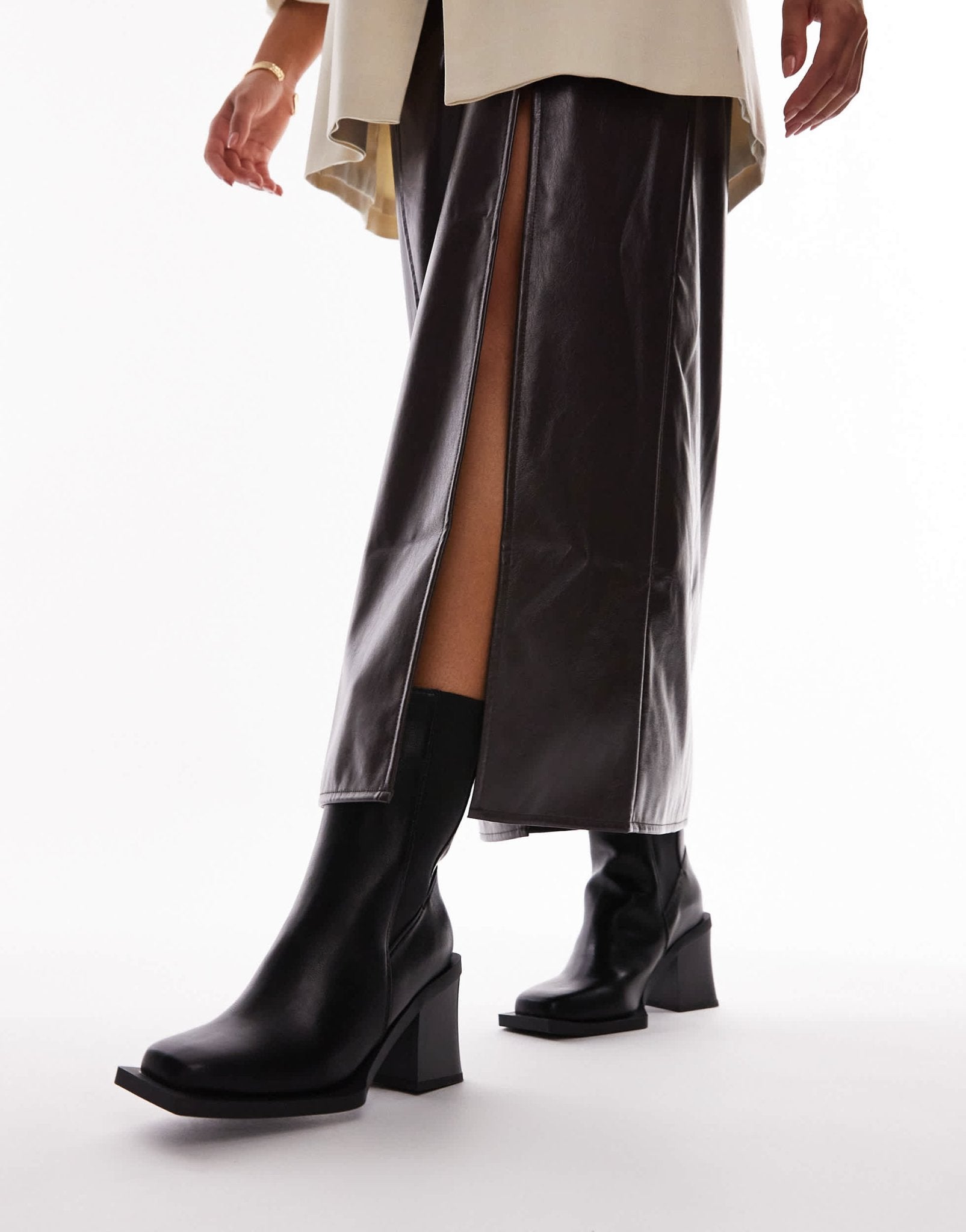 Topshop Wide Fit Nisha block heeled chelsea boots in black - ASOS Sample Sale