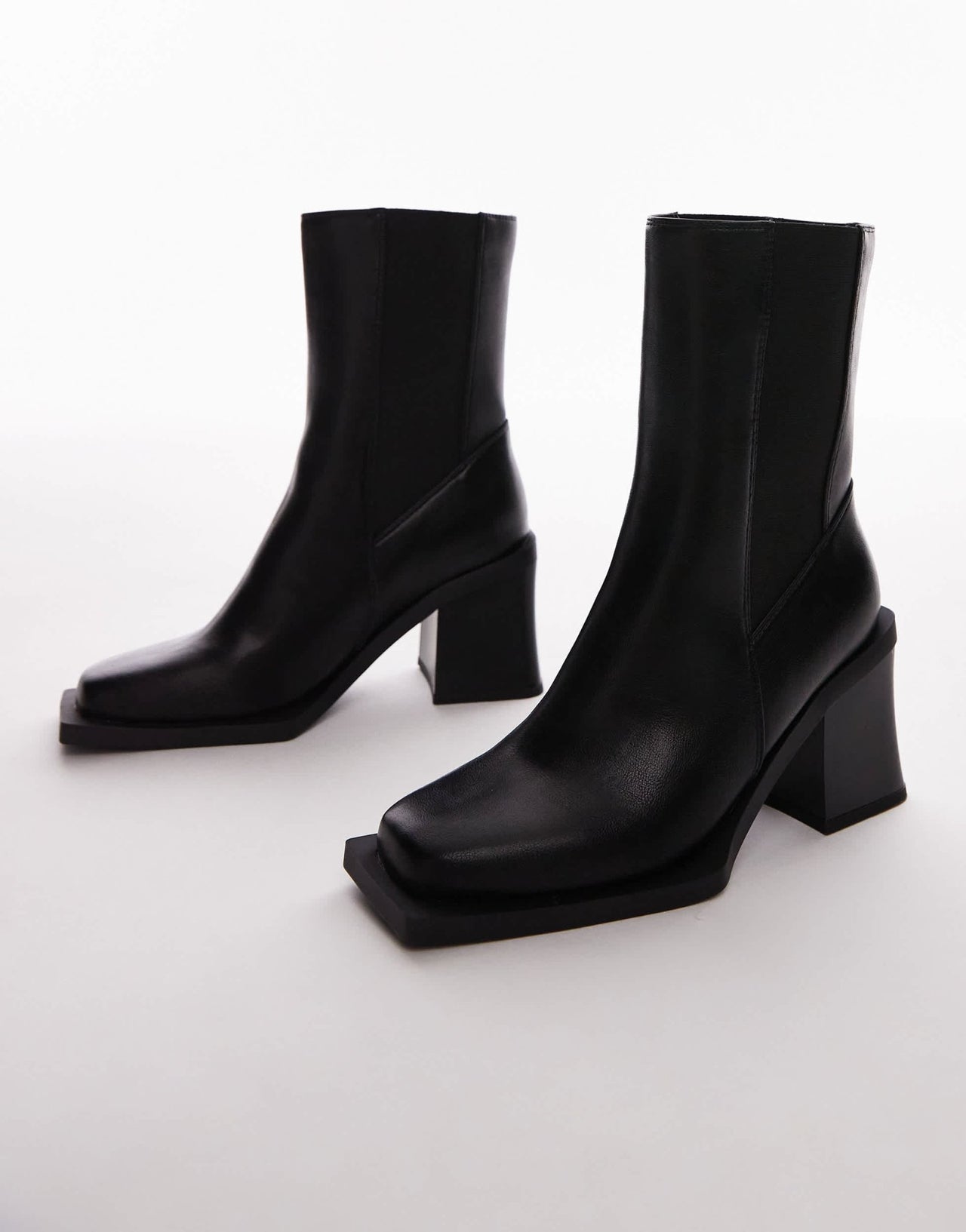 Topshop Wide Fit Nisha block heeled chelsea boots in black - ASOS Sample Sale