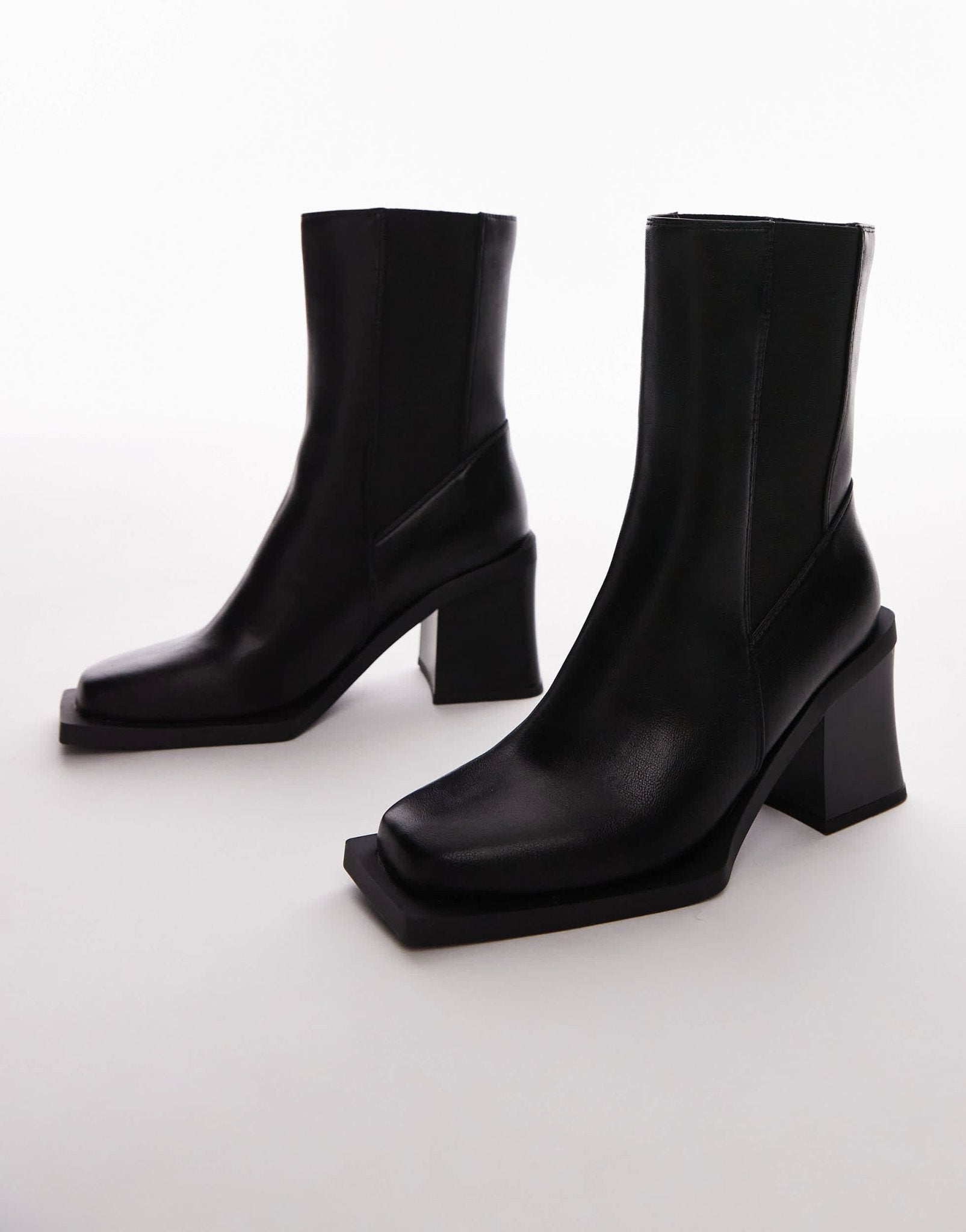 Topshop Wide Fit Nisha block heeled chelsea boots in black - ASOS Sample Sale