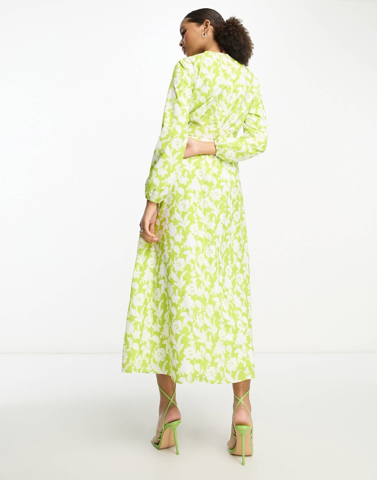 Trendyol long sleeve belted maxi dress in sage floral - ASOS Sample Sale