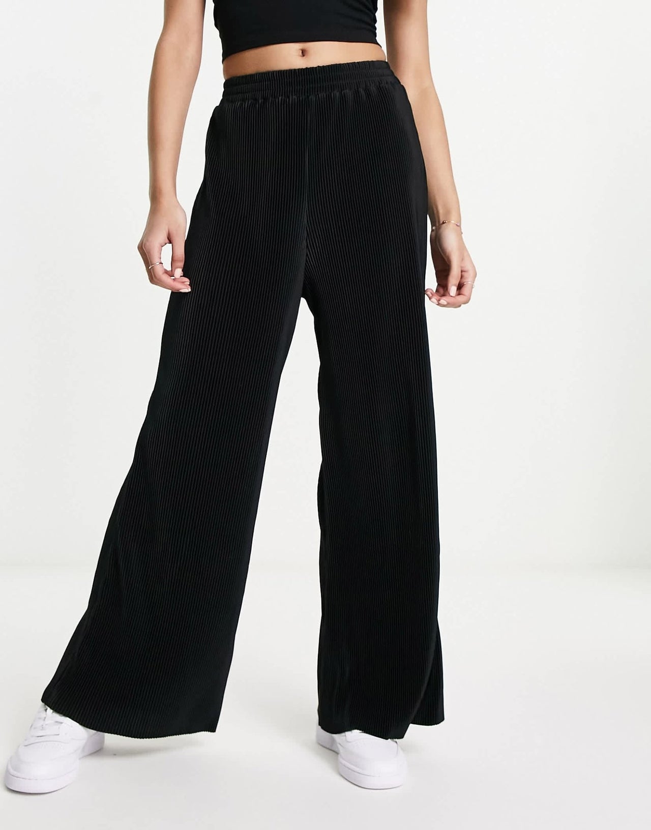 Urban Revivo plisse trousers in black - ASOS Sample Sale