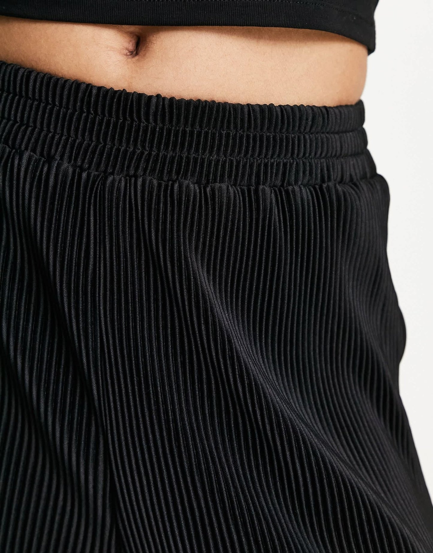 Urban Revivo plisse trousers in black - ASOS Sample Sale