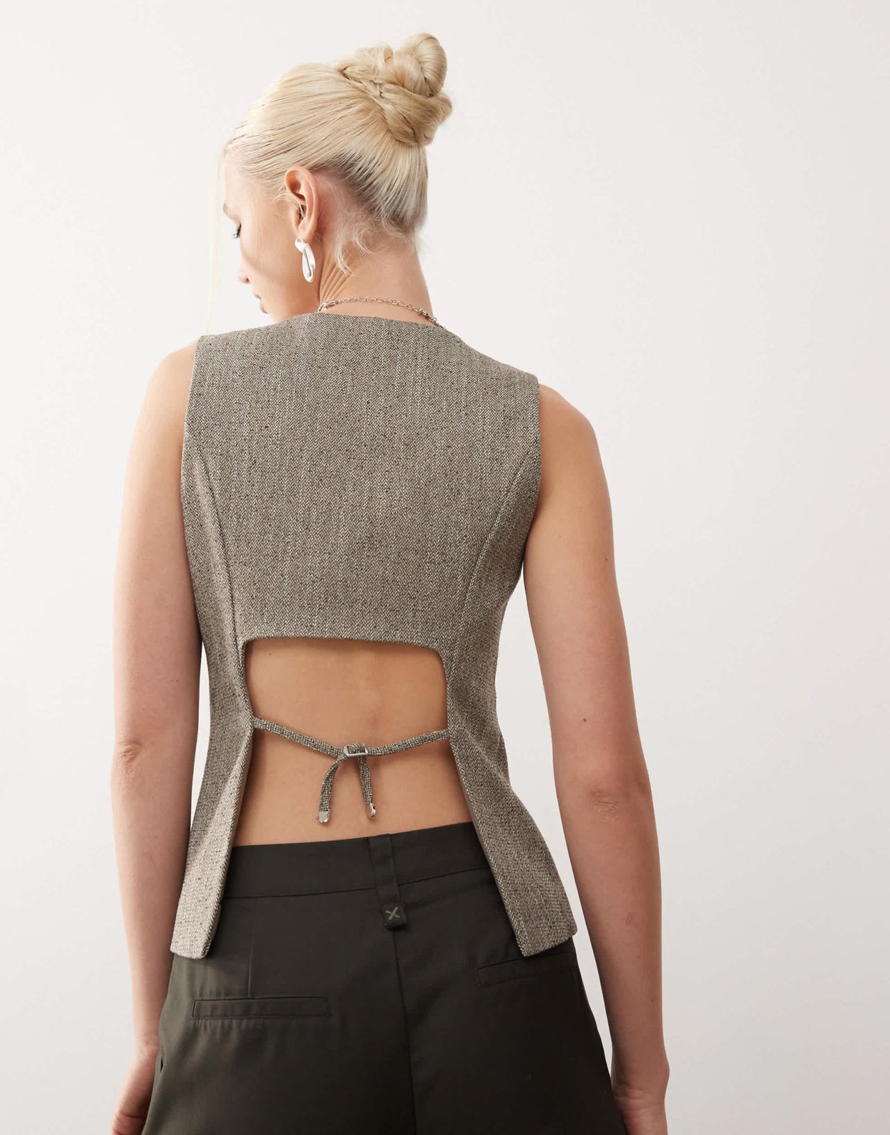 Urban Revivo textured waistcoat top in natural - ASOS Sample Sale