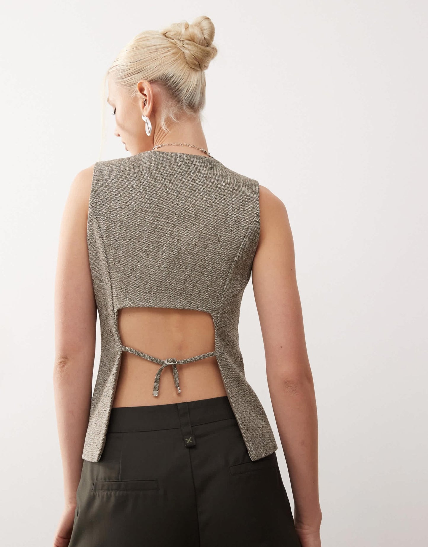 Urban Revivo textured waistcoat top in natural - ASOS Sample Sale