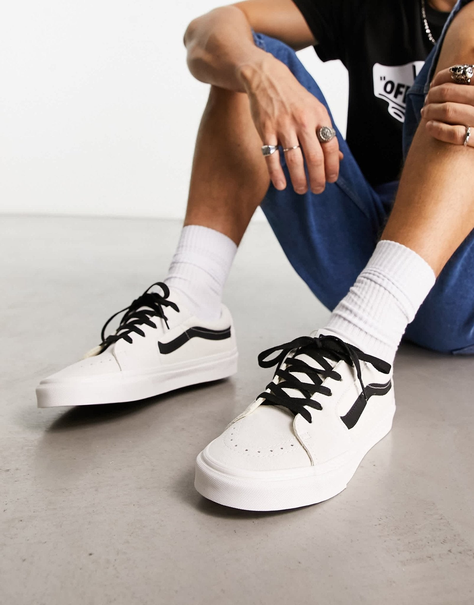 Vans SK8 - Low trainers in off white with black side stripe - ASOS Sample Sale