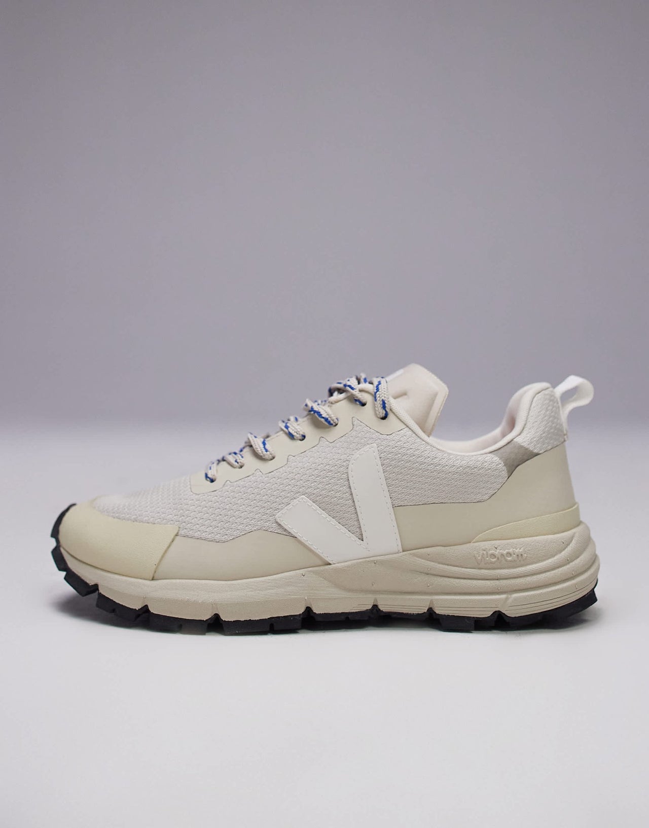VEJA Dekkan trainer in white - ASOS Sample Sale