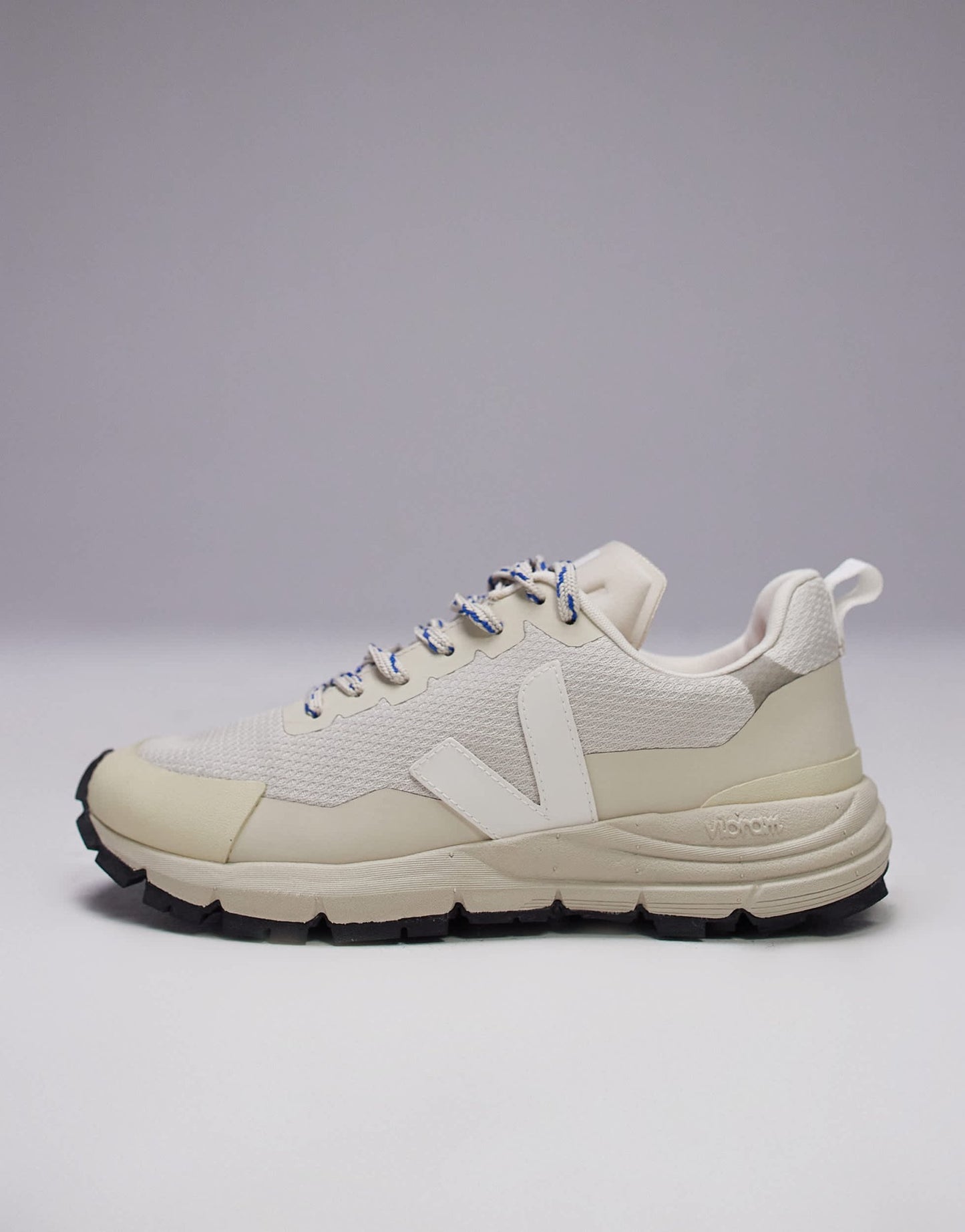 VEJA Dekkan trainer in white - ASOS Sample Sale