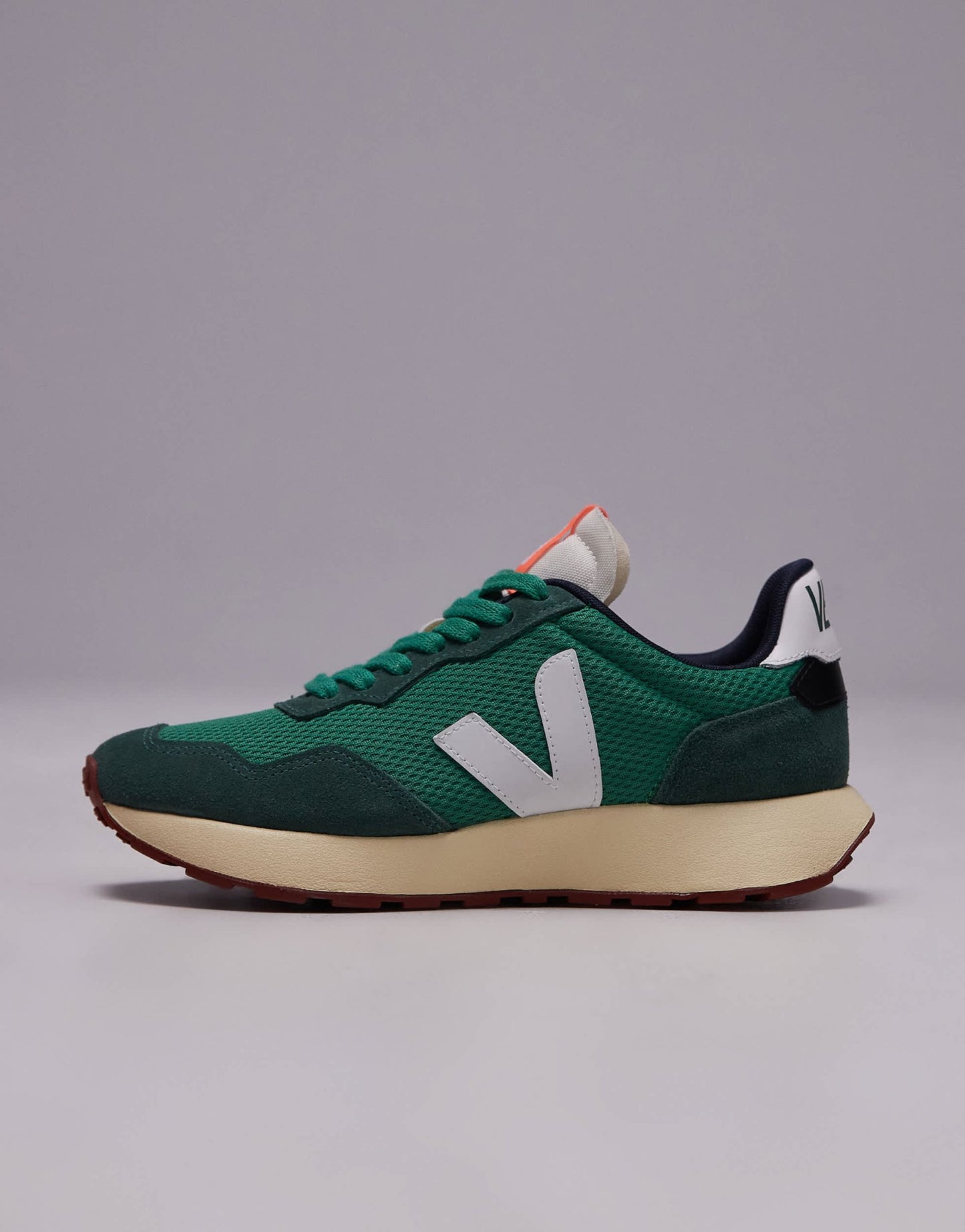 VEJA Paulistana trainer in emeraude white - ASOS Sample Sale