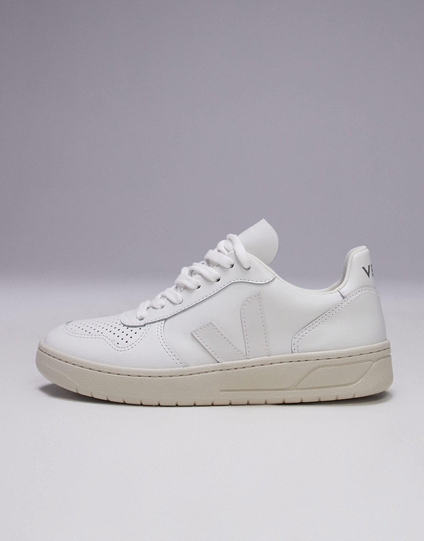 VEJA V - 10 trainer in extra white leather - ASOS Sample Sale