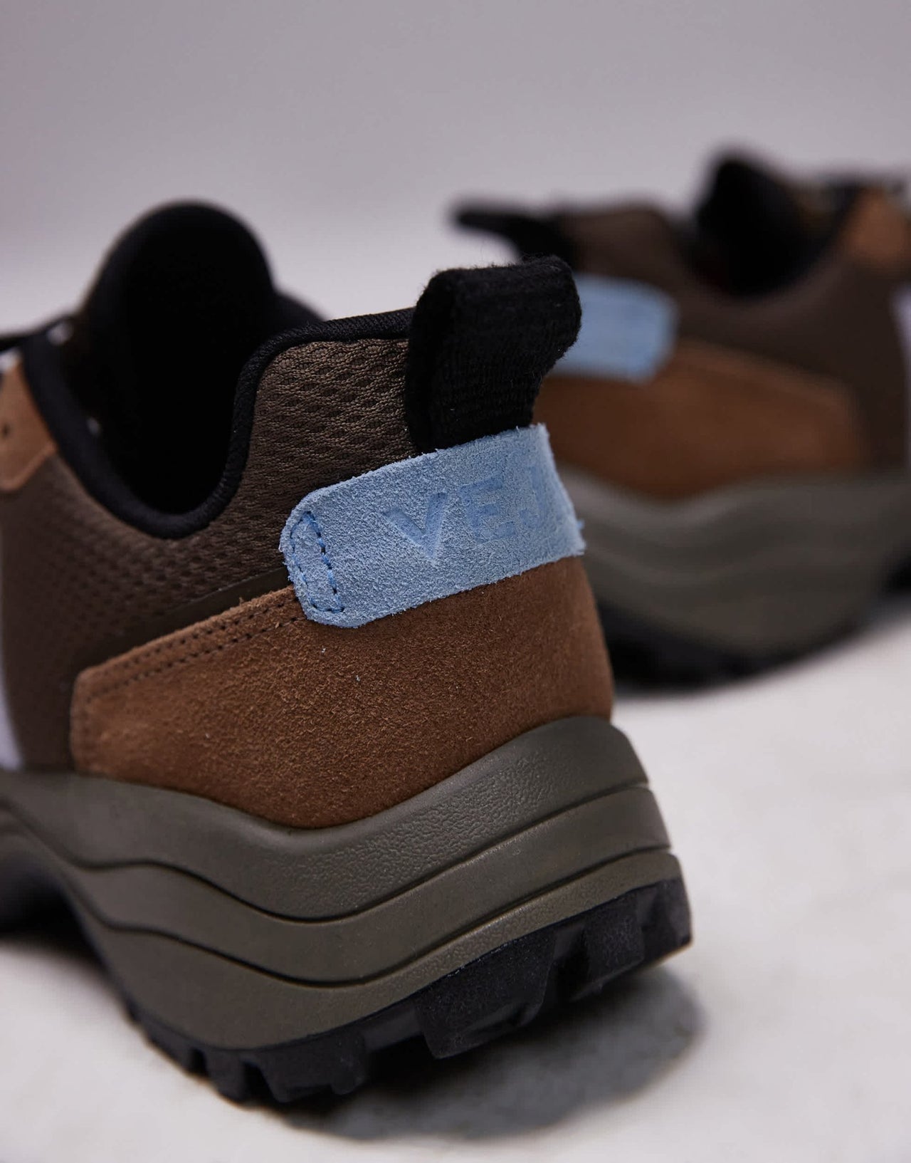 VEJA Venturi II trainer in brown - ASOS Sample Sale