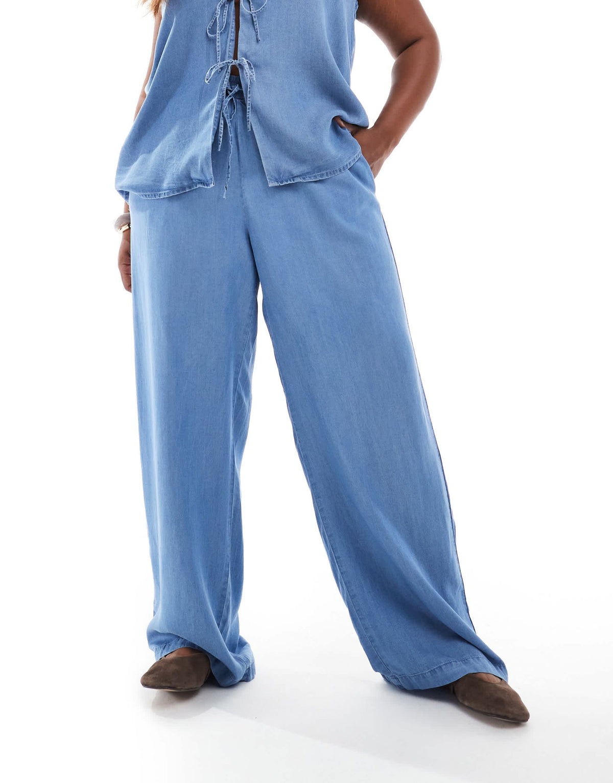 Vero Moda Curve fluid wide leg trouser co-ord in blue chambray - ASOS Sample Sale