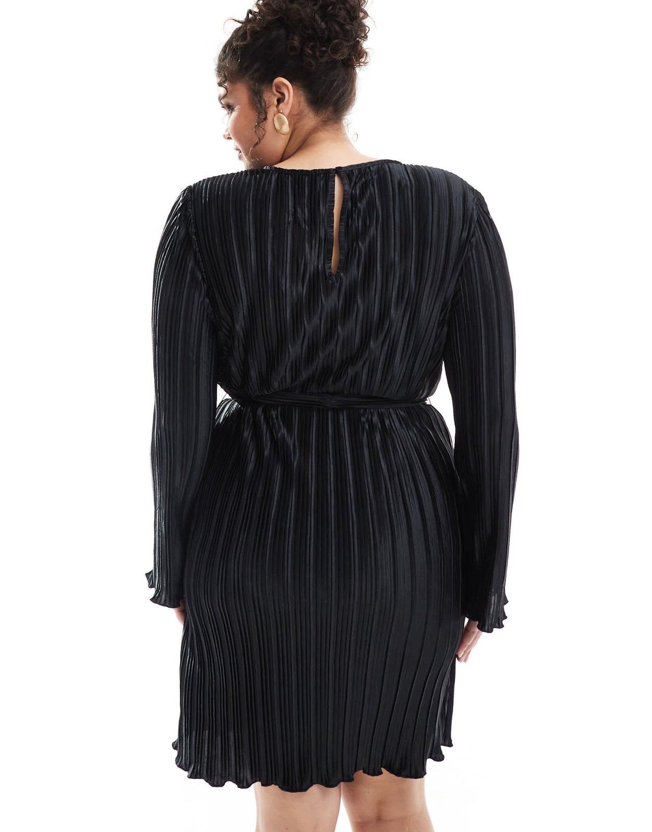 Vero Moda Curve tie waist plisse mini dress in black - ASOS Sample Sale