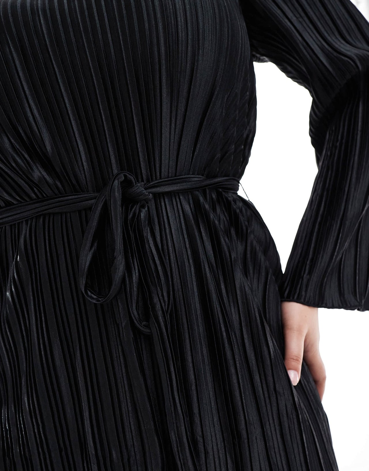 Vero Moda Curve tie waist plisse mini dress in black - ASOS Sample Sale
