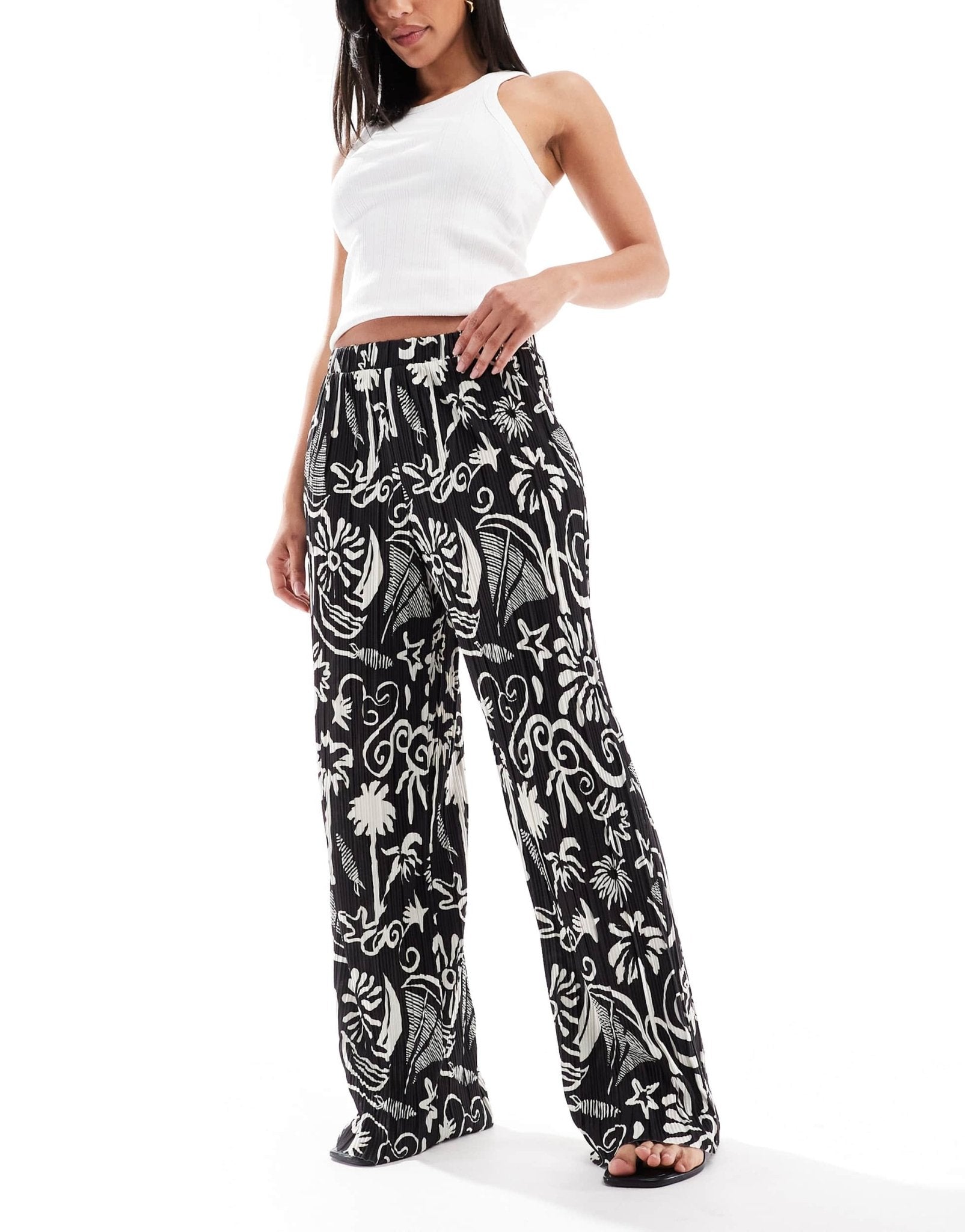 Vero Moda high waist wide leg plisse trouser in tropical conversational print - ASOS Sample Sale