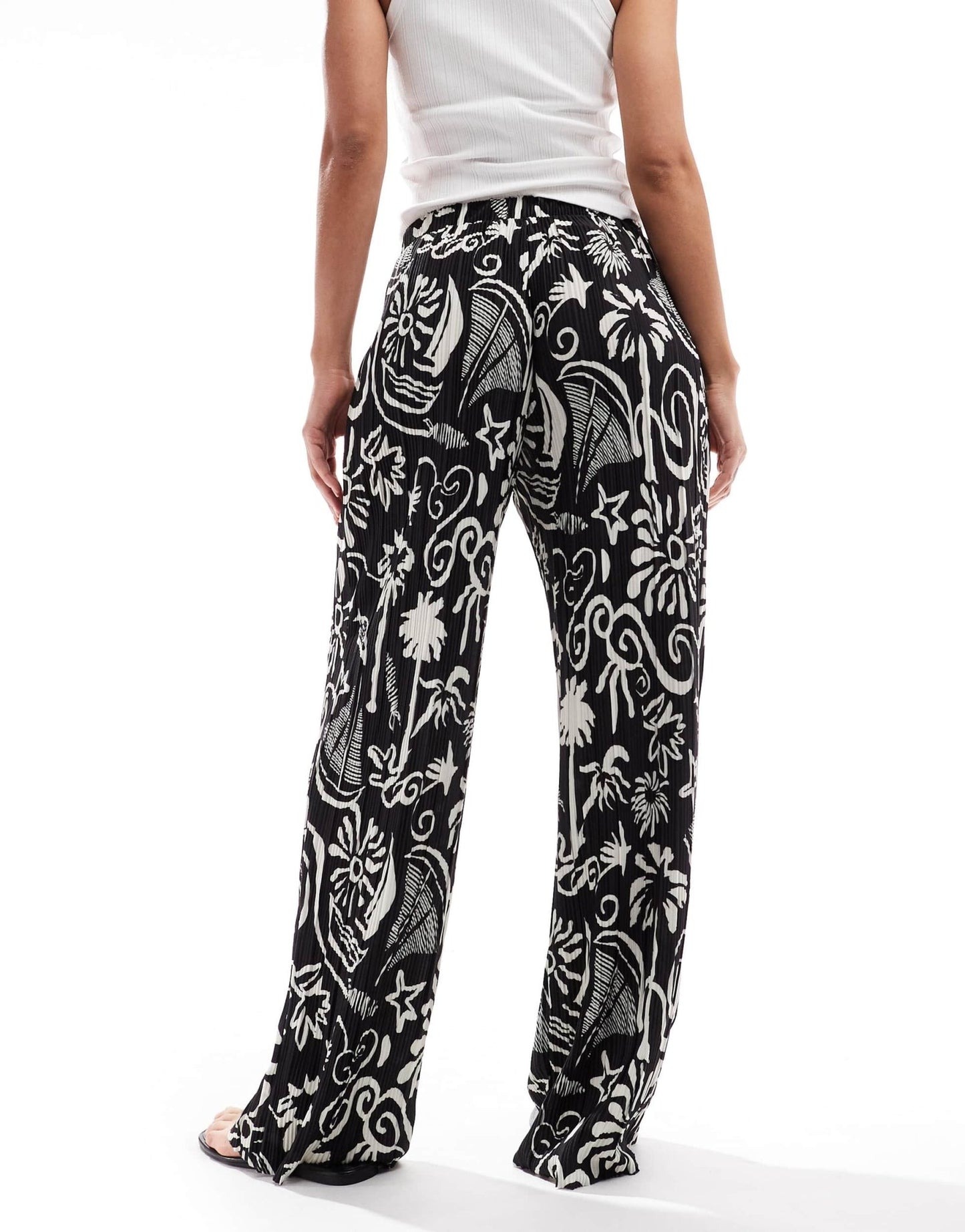 Vero Moda high waist wide leg plisse trouser in tropical conversational print - ASOS Sample Sale