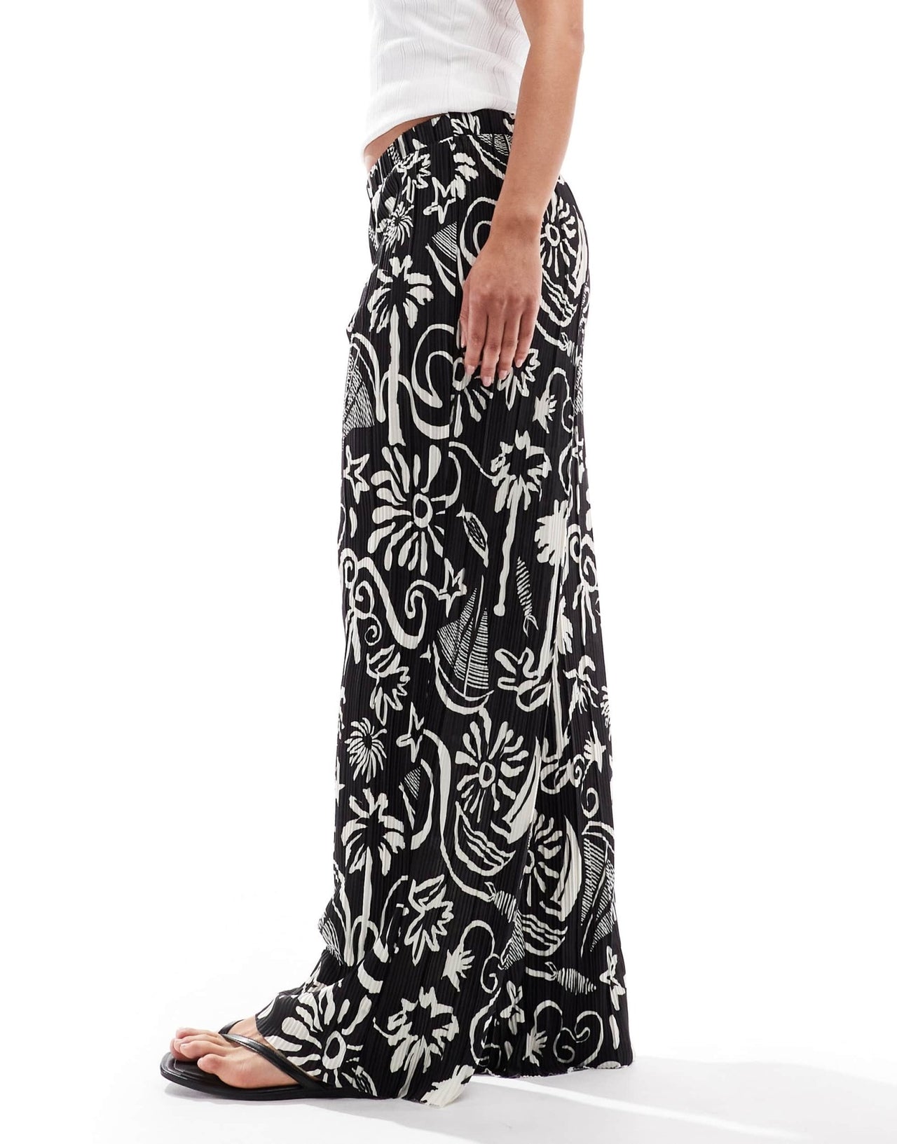 Vero Moda high waist wide leg plisse trouser in tropical conversational print - ASOS Sample Sale
