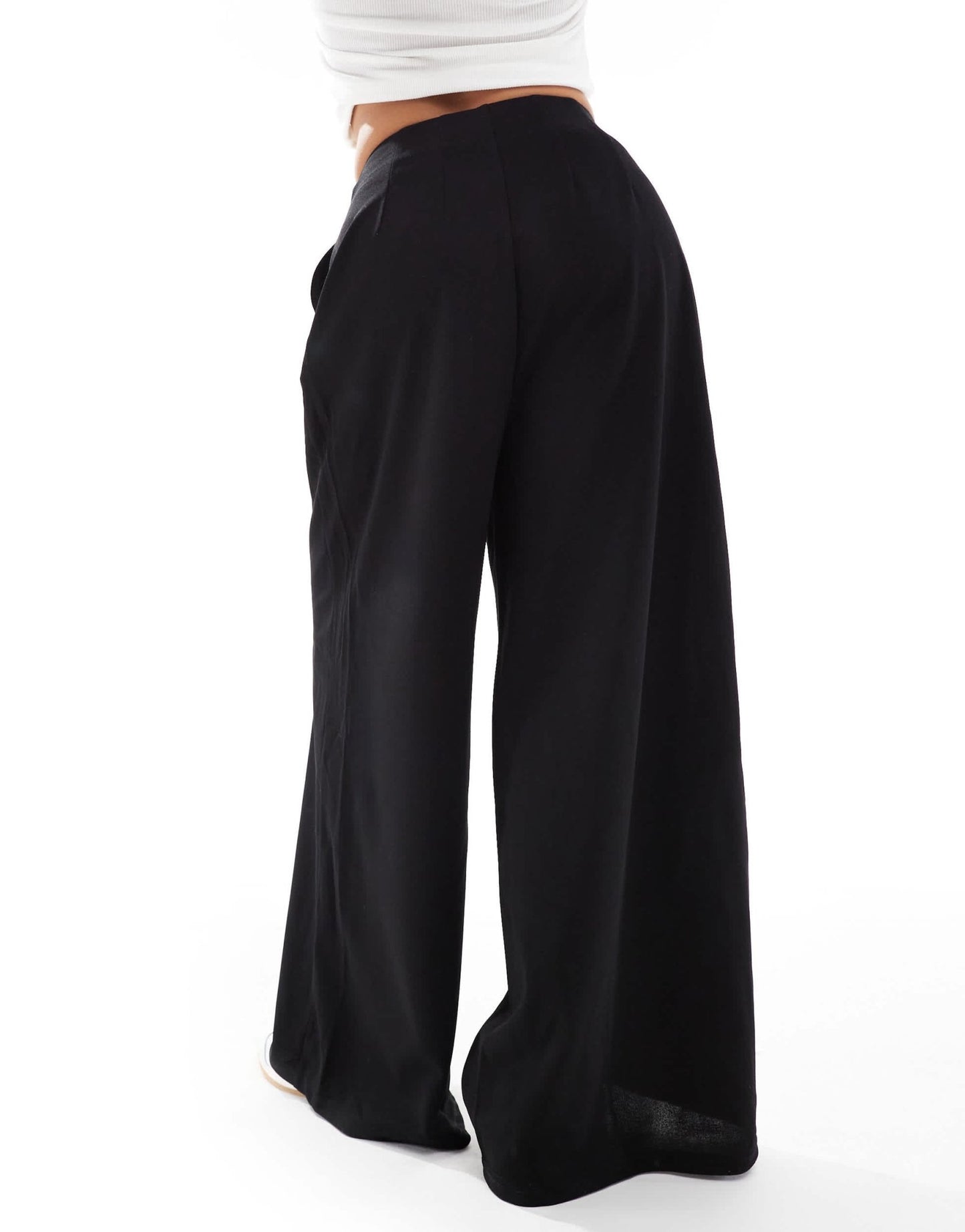 Vero Moda Petite jersey crepe super wide leg trousers in black - ASOS Sample Sale