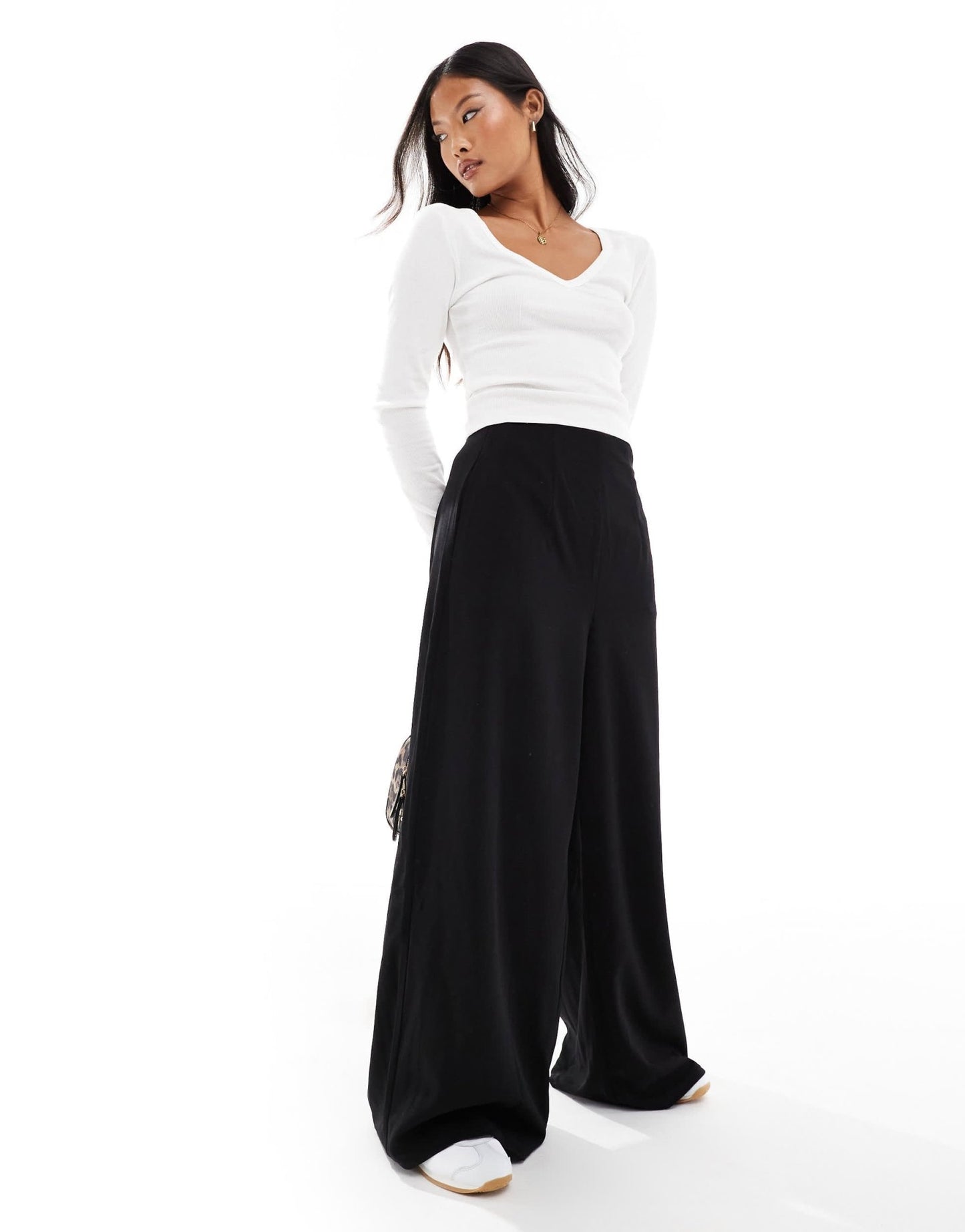 Vero Moda Petite jersey crepe super wide leg trousers in black - ASOS Sample Sale