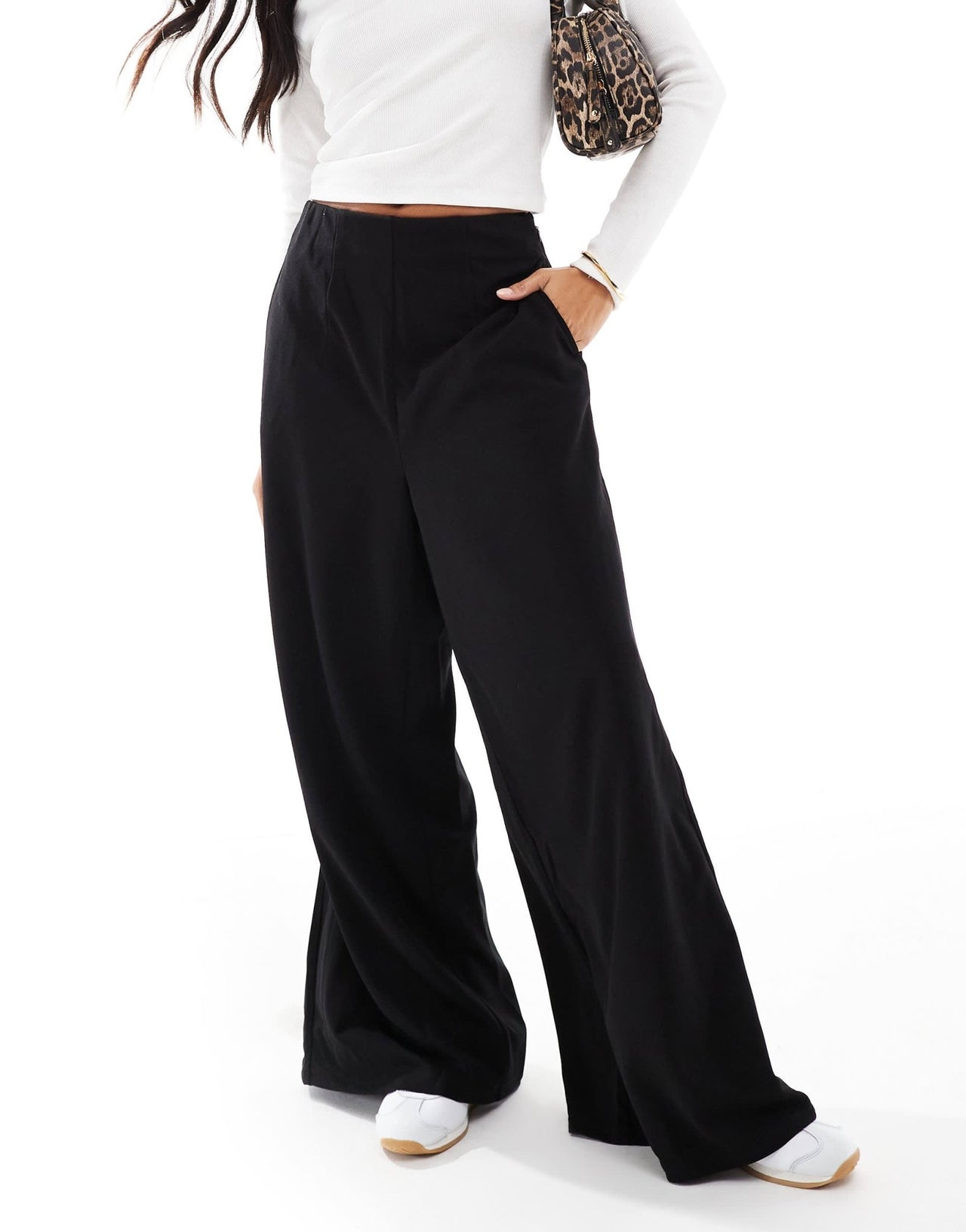 Vero Moda Petite jersey crepe super wide leg trousers in black - ASOS Sample Sale
