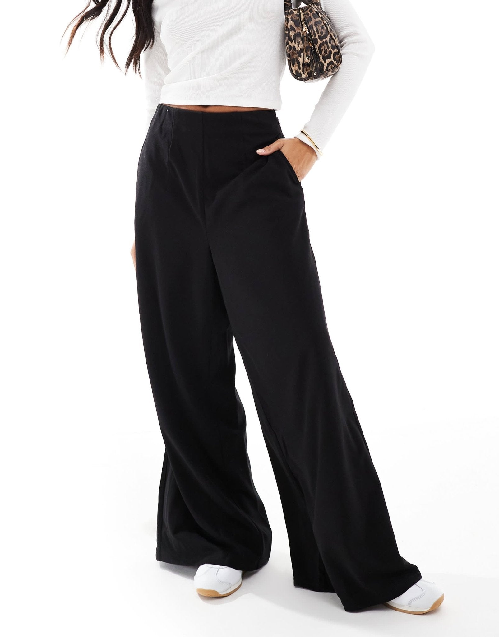 Vero Moda Petite jersey crepe super wide leg trousers in black - ASOS Sample Sale