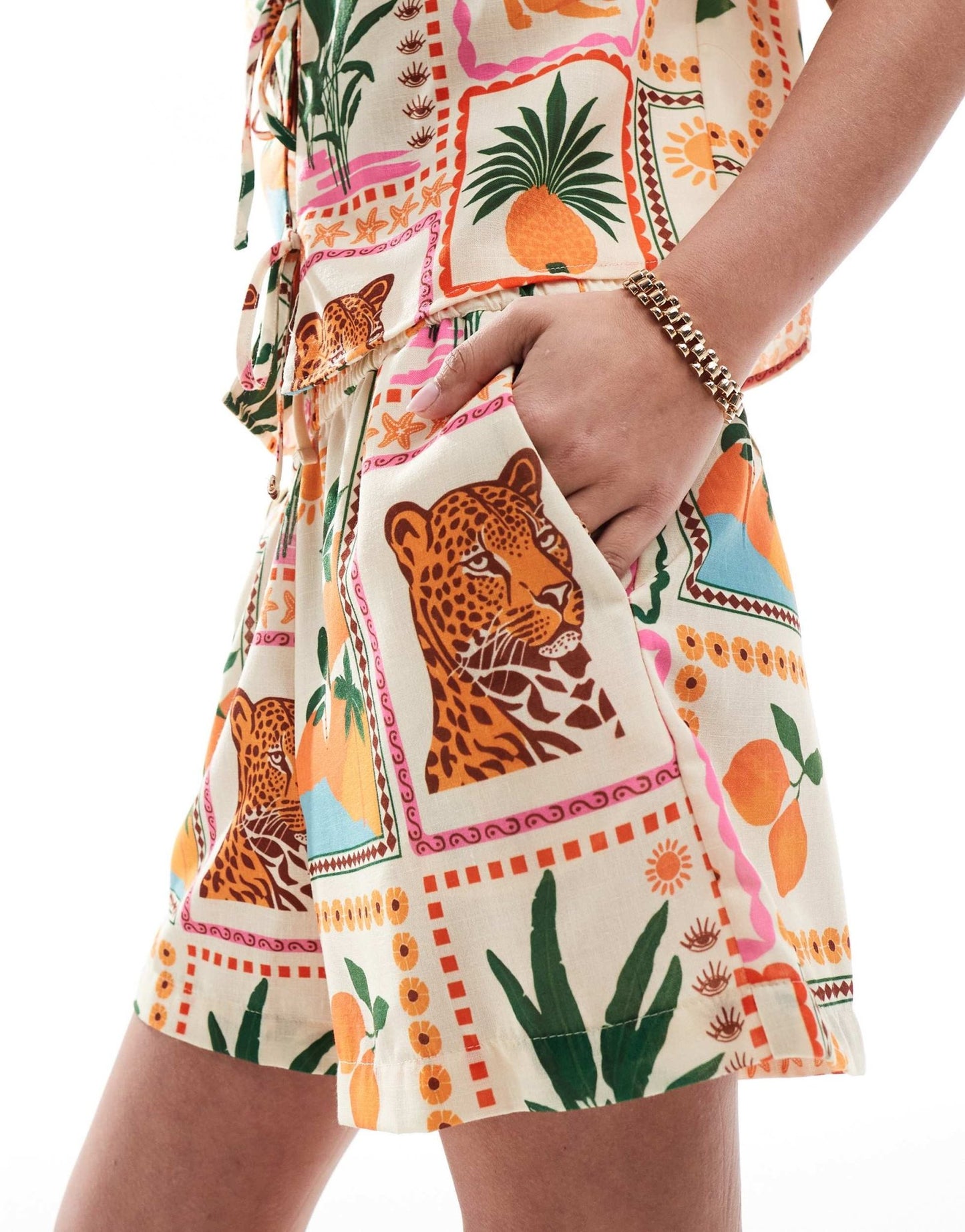 Vero Moda pull on shorts co-ord in tropical postcard print - ASOS Sample Sale
