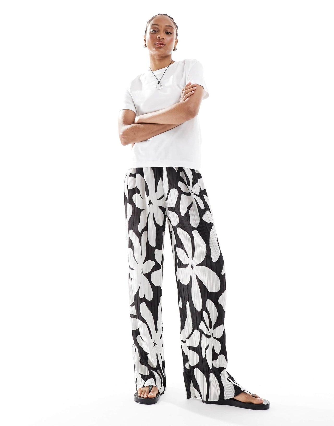 Vero Moda Tall high waist wide leg plisse trouser in tropical conversational print - ASOS Sample Sale