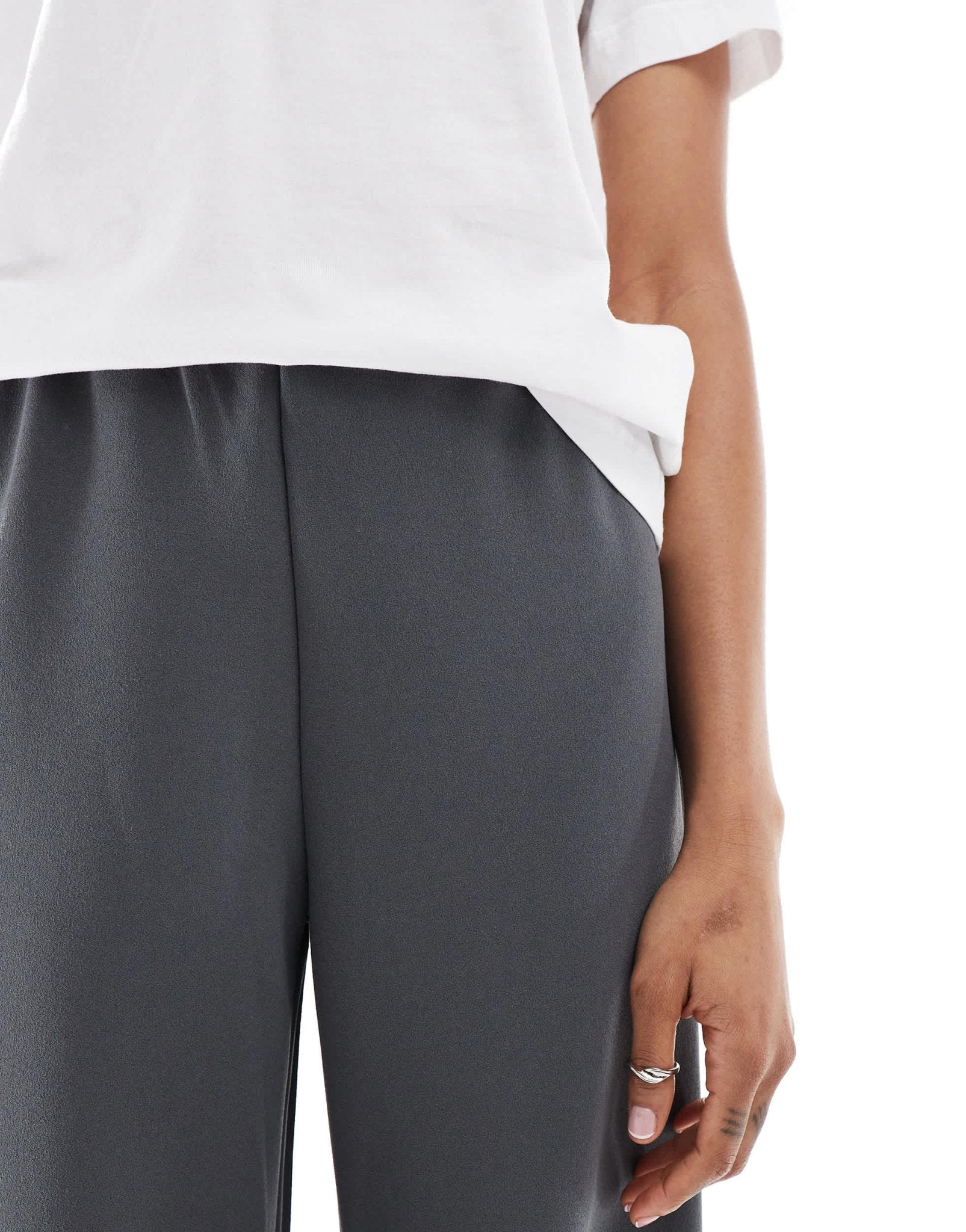 Vero Moda Tall loose pull on trousers in grey pinstripe - ASOS Sample Sale