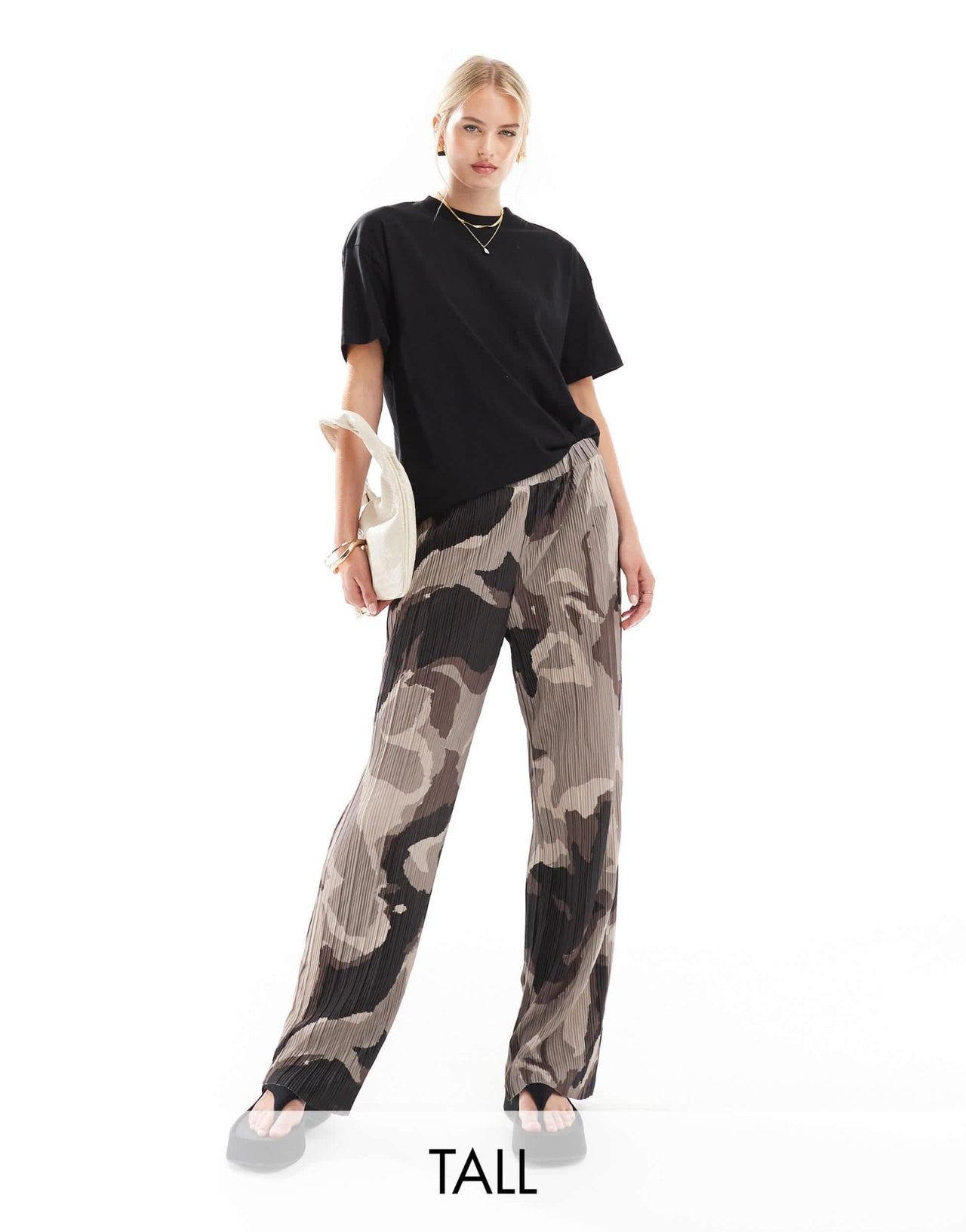 Vero Moda Tall plisse wide leg trousers in brown abstract print - ASOS Sample Sale
