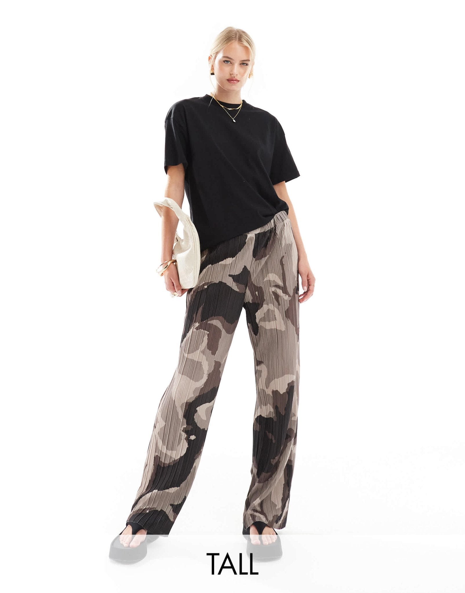 Vero Moda Tall plisse wide leg trousers in brown abstract print - ASOS Sample Sale