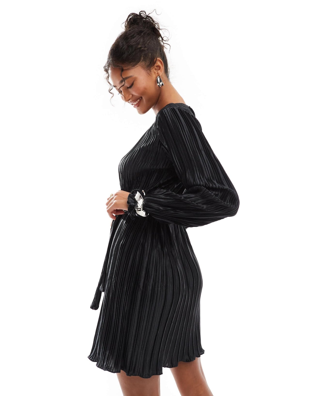 Vero Moda tie waist plisse mini dress in black - ASOS Sample Sale