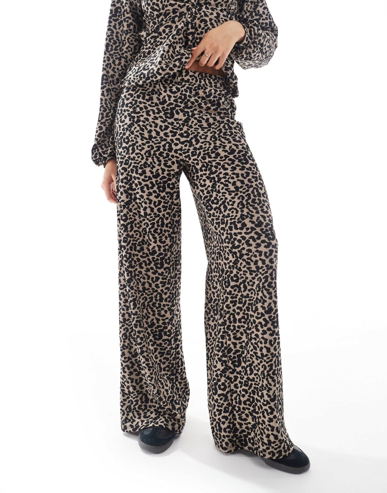 Vero Moda wide leg jersey trouser co - ord in leopard print - ASOS Sample Sale