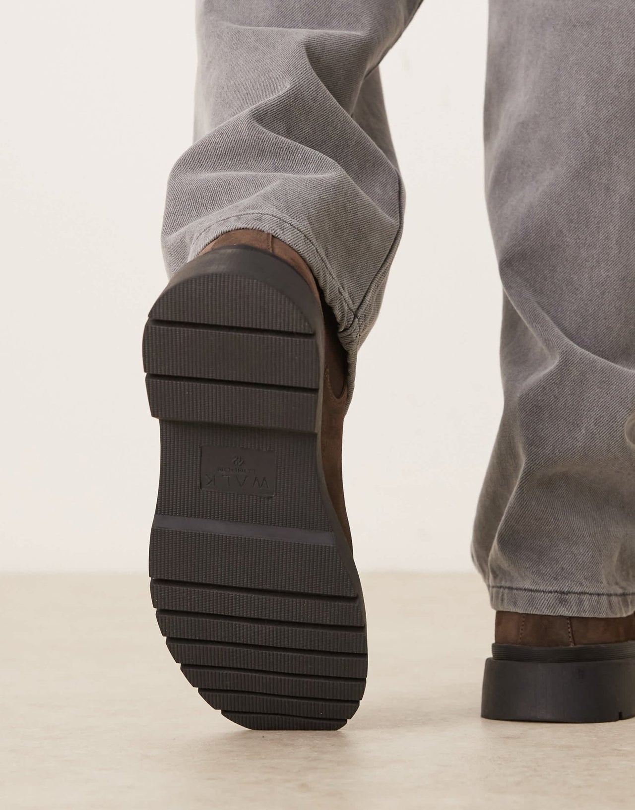 Walk London Callum Chelsea boot in brown suede - ASOS Sample Sale