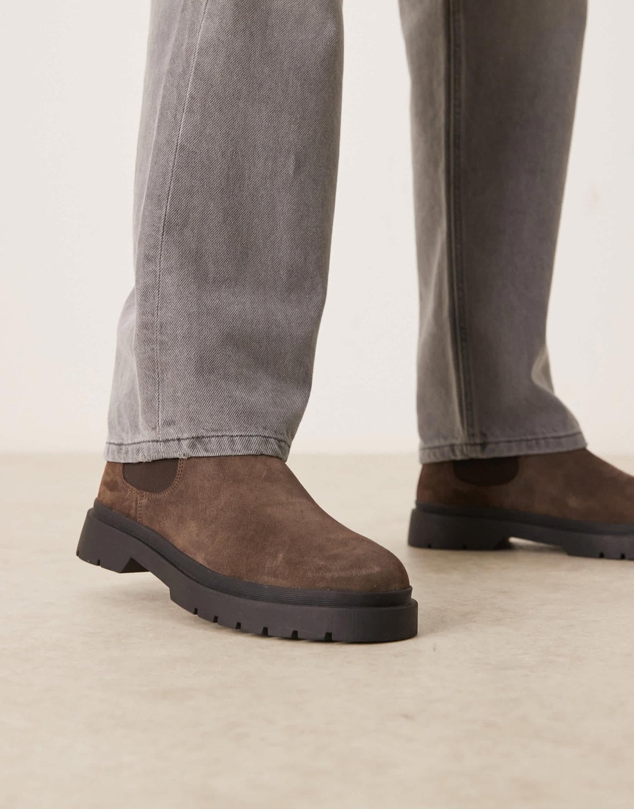 Walk London Callum Chelsea boot in brown suede - ASOS Sample Sale