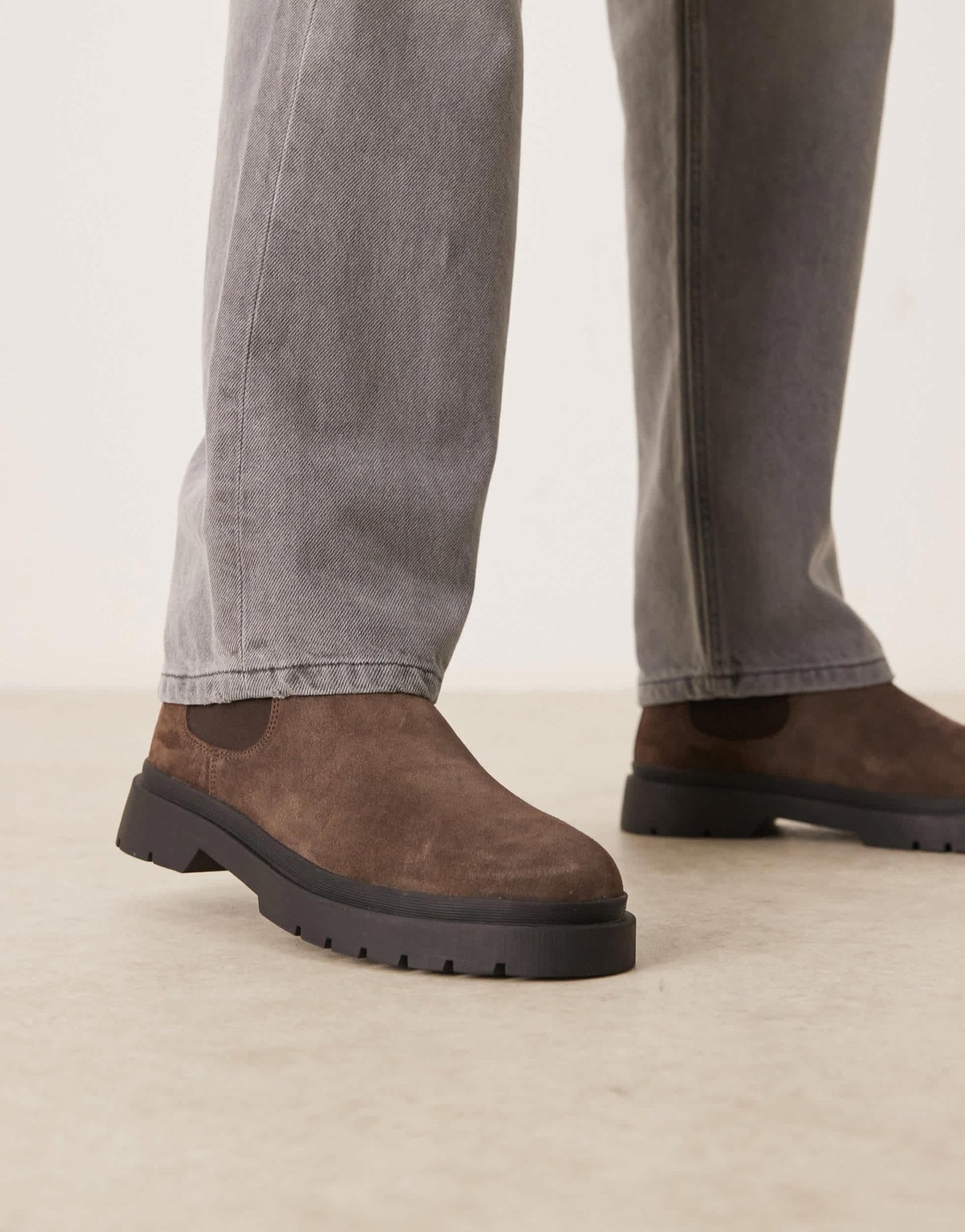 Walk London Callum Chelsea boot in brown suede - ASOS Sample Sale