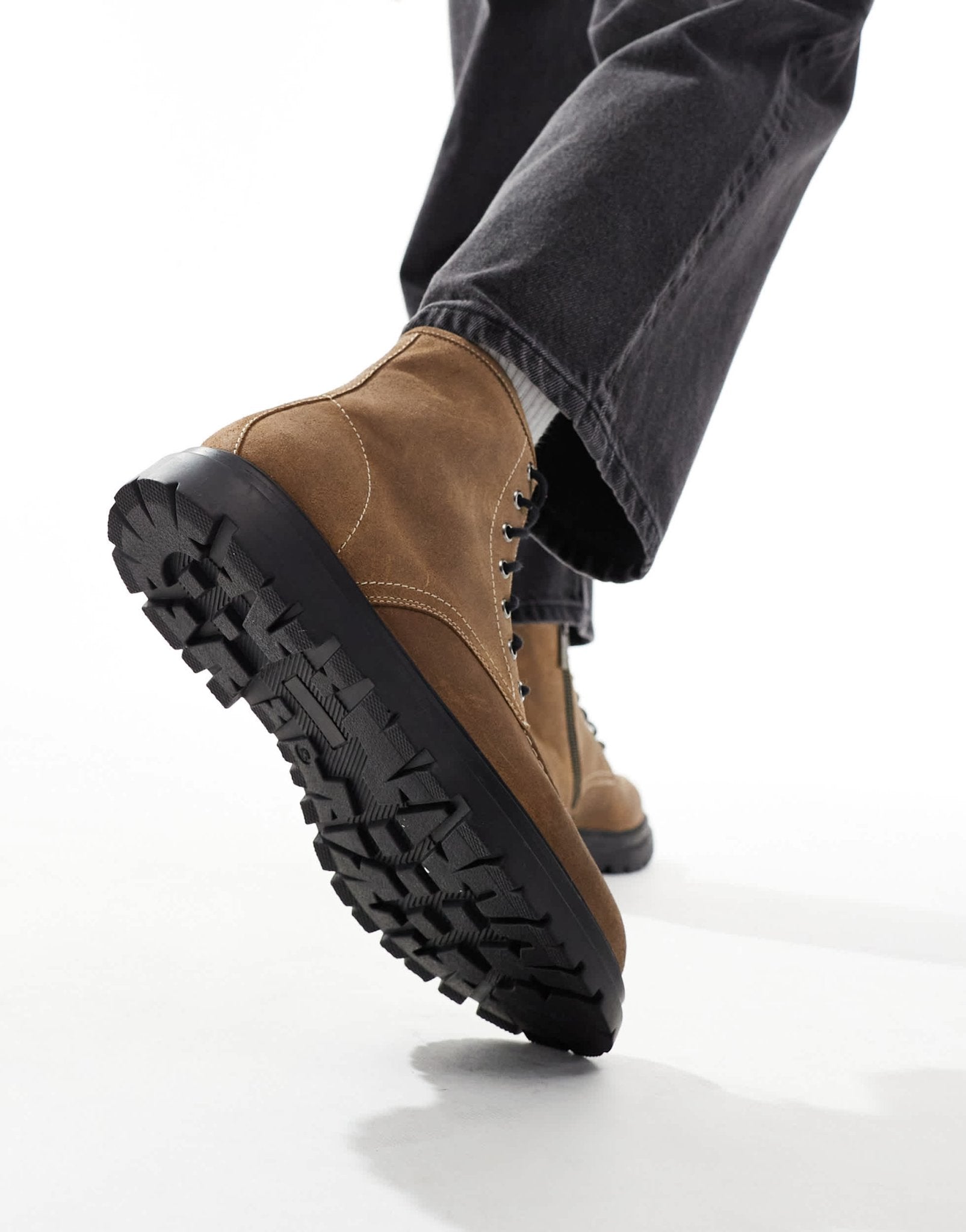 Walk London Kegan Apron boot in tan suede – ASOS Sample Sale