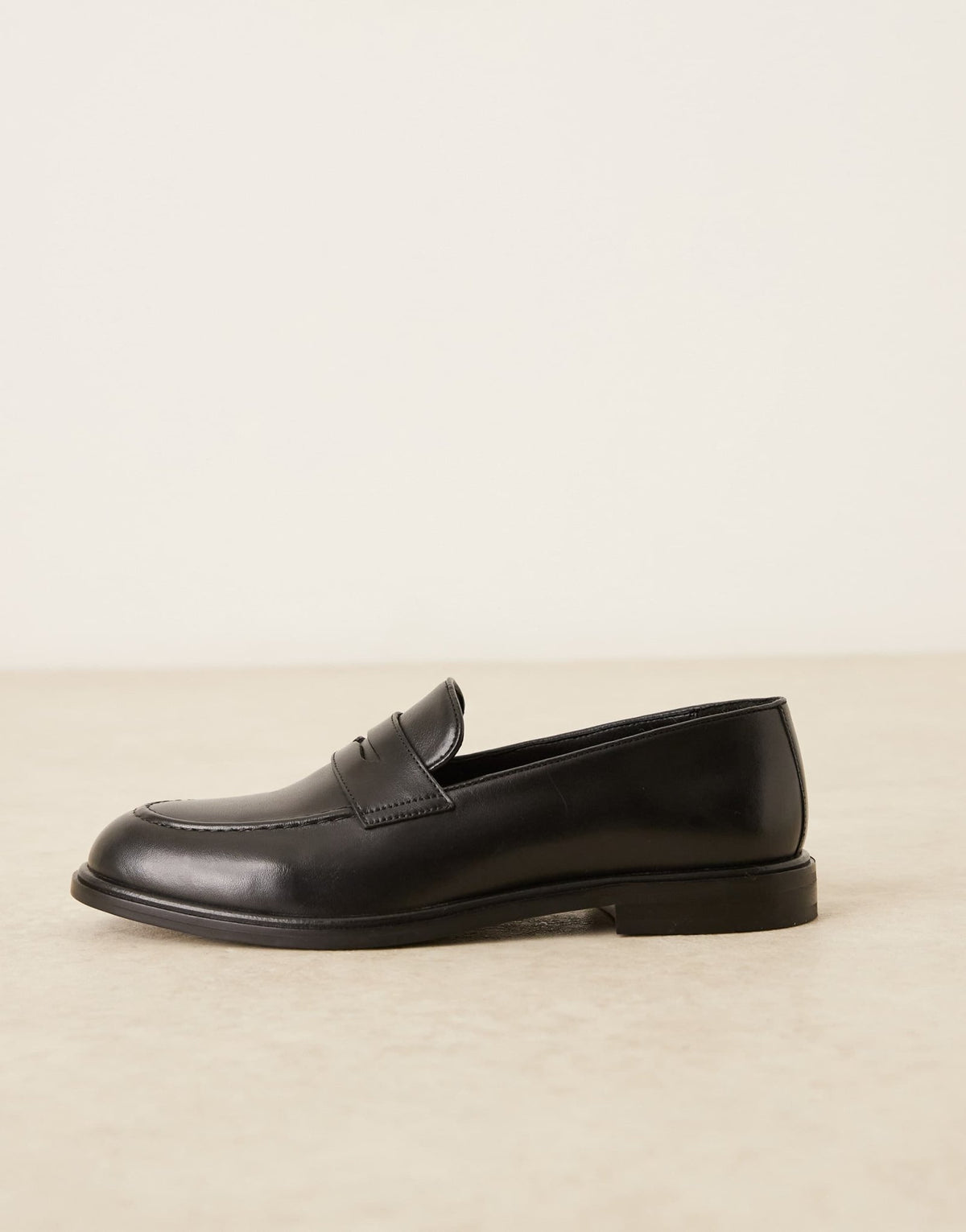 Walk London Putney saddle loafer in black leather - ASOS Sample Sale