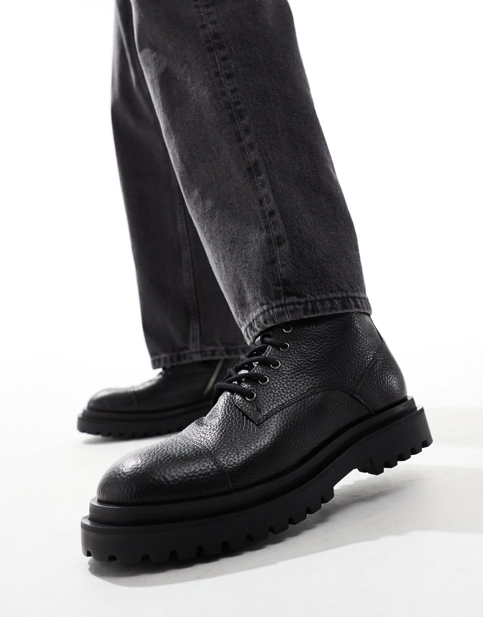 Walk London Sully toe - cap boot in black grain leather - ASOS Sample Sale