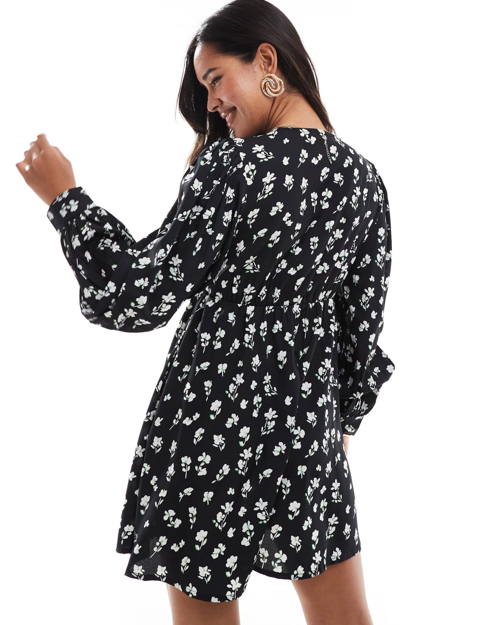Wednesday's Girl ditsy floral smock mini dress in black and white - ASOS Sample Sale