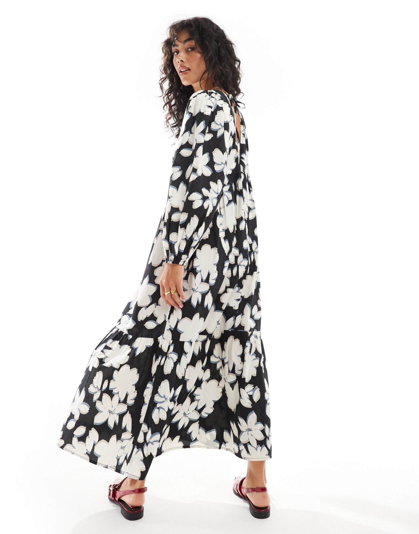 Wednesday's Girl v - neck maxi smock dress in blurred floral print - ASOS Sample Sale
