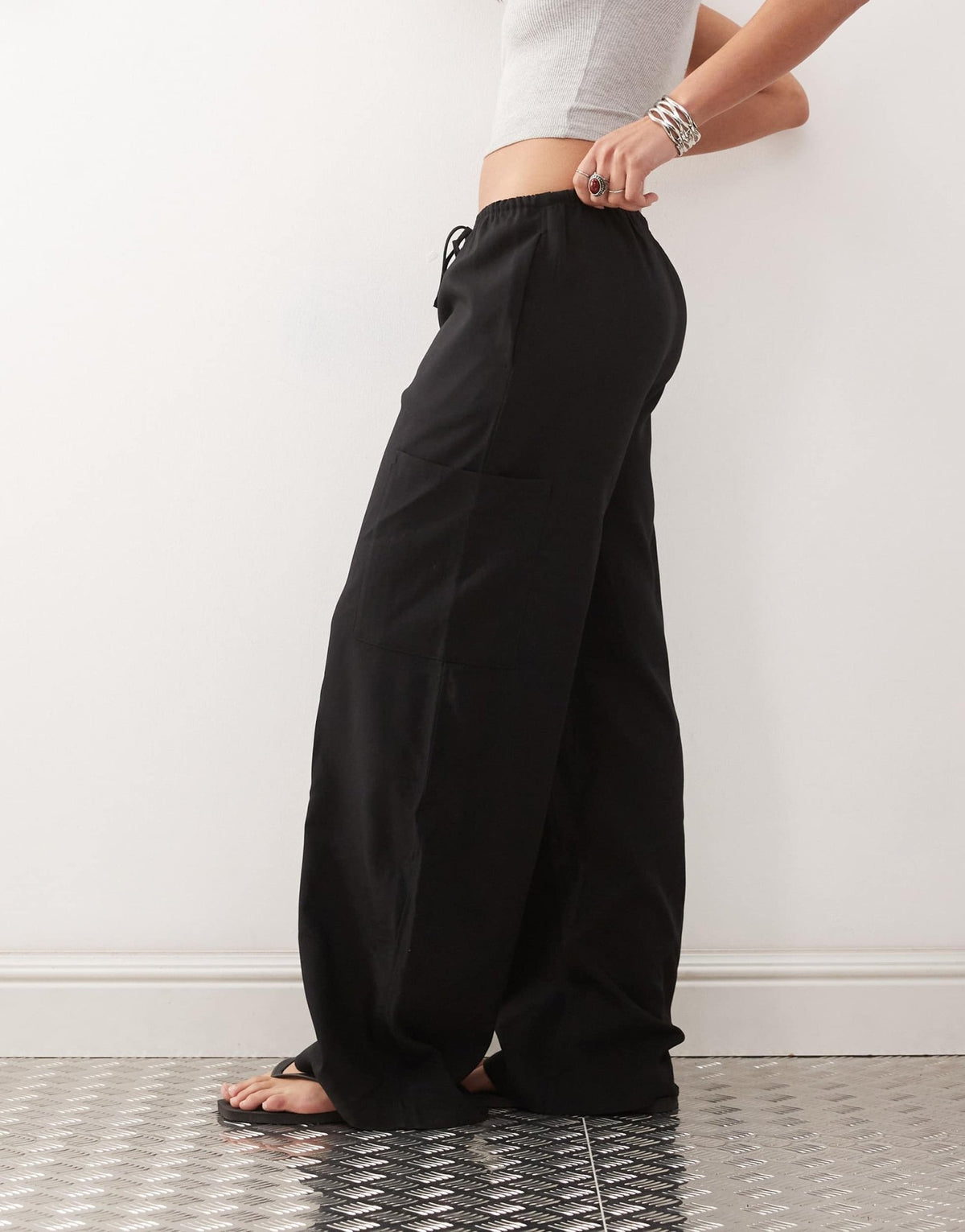 Weekday Adisa wide leg cargo trousers in black - ASOS Sample Sale