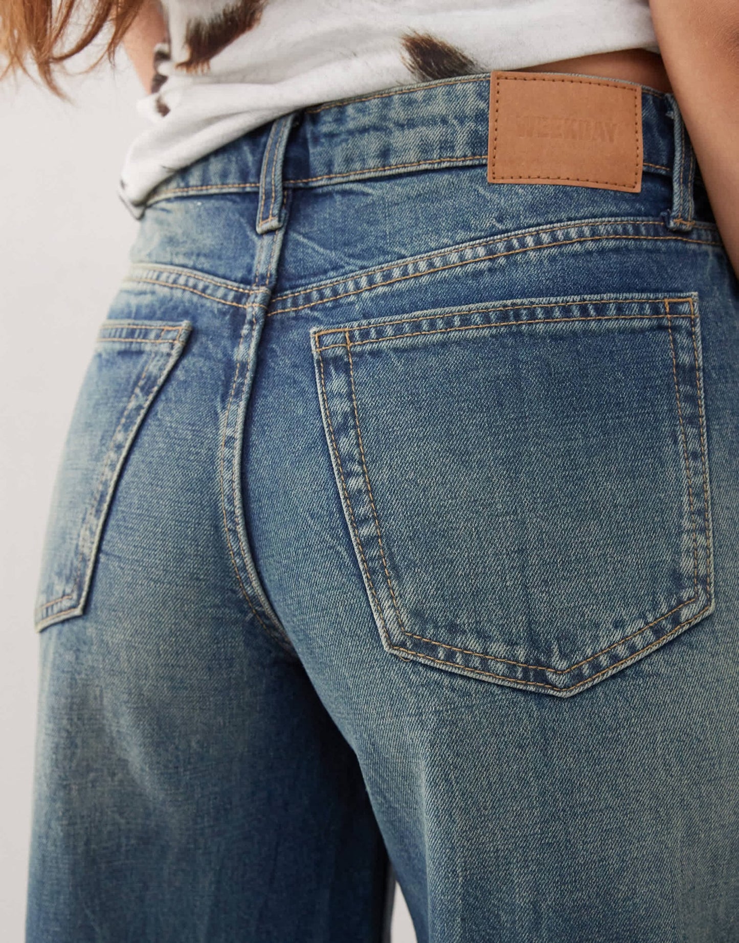 Weekday Ample low waist baggy fit jeans in faded streaky washed blue - ASOS Sample Sale