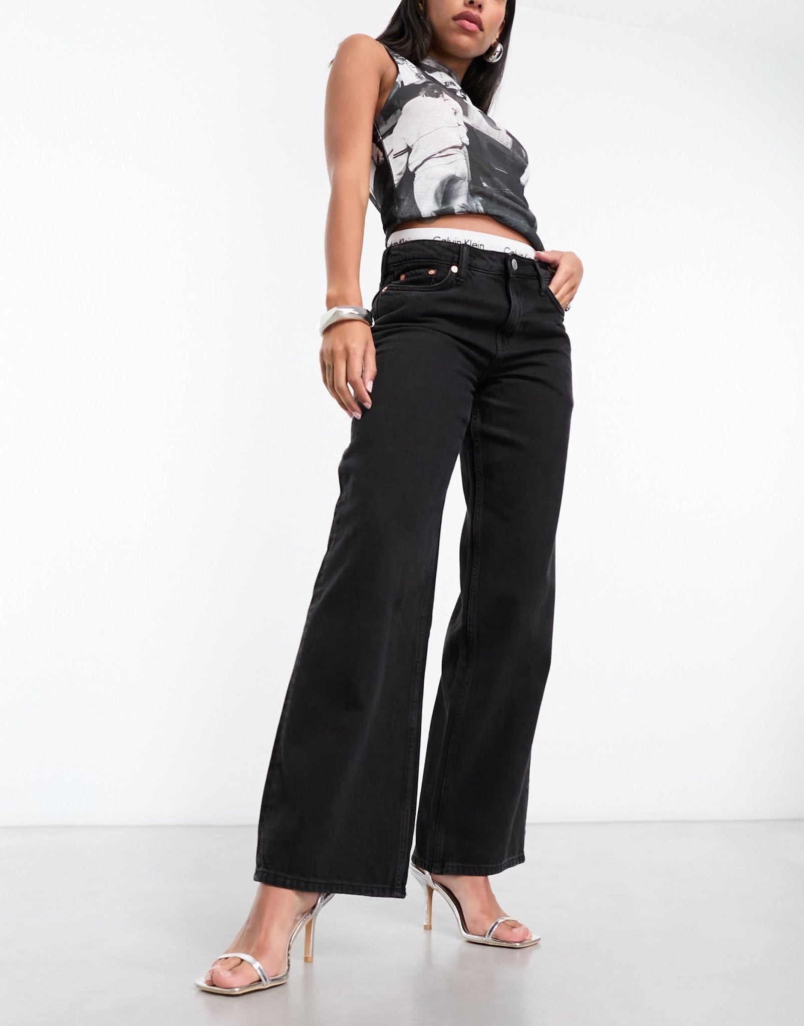 Weekday Ample low waist loose fit straight leg jeans in Black rinse - ASOS Sample Sale