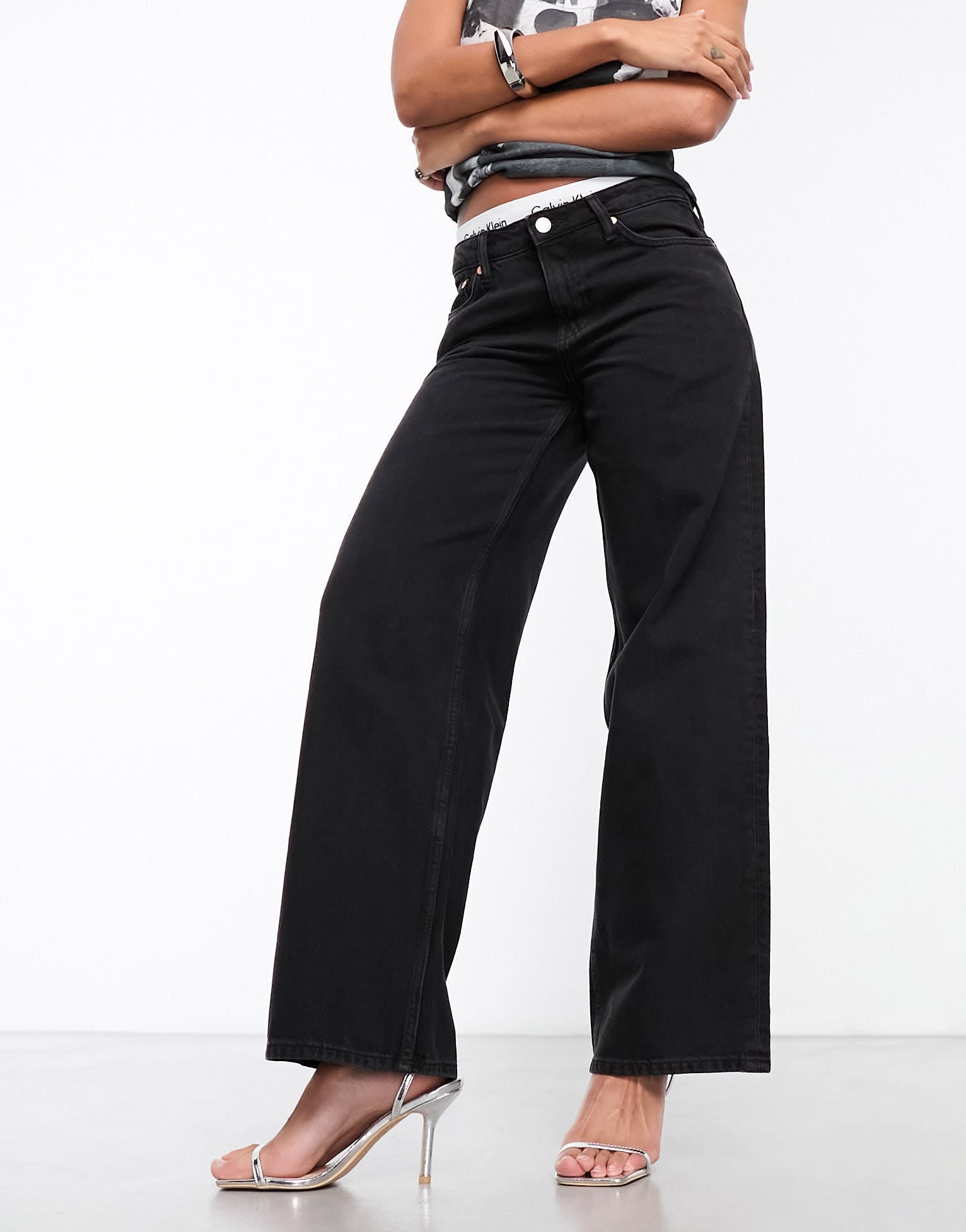 Weekday Ample low waist loose fit straight leg jeans in Black rinse - ASOS Sample Sale