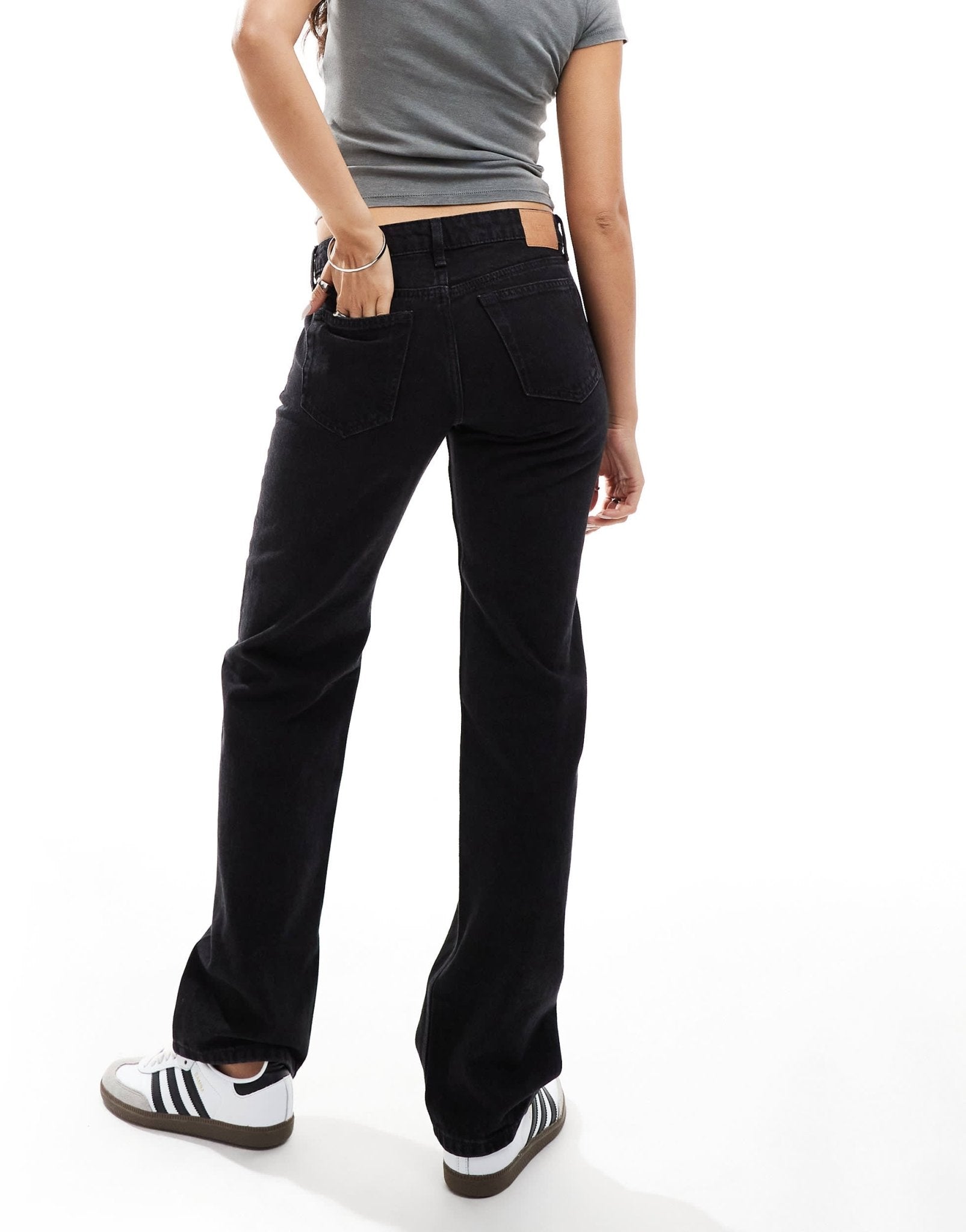 Weekday Arrow low waist regular fit straight leg jeans in tuned black - ASOS Sample Sale