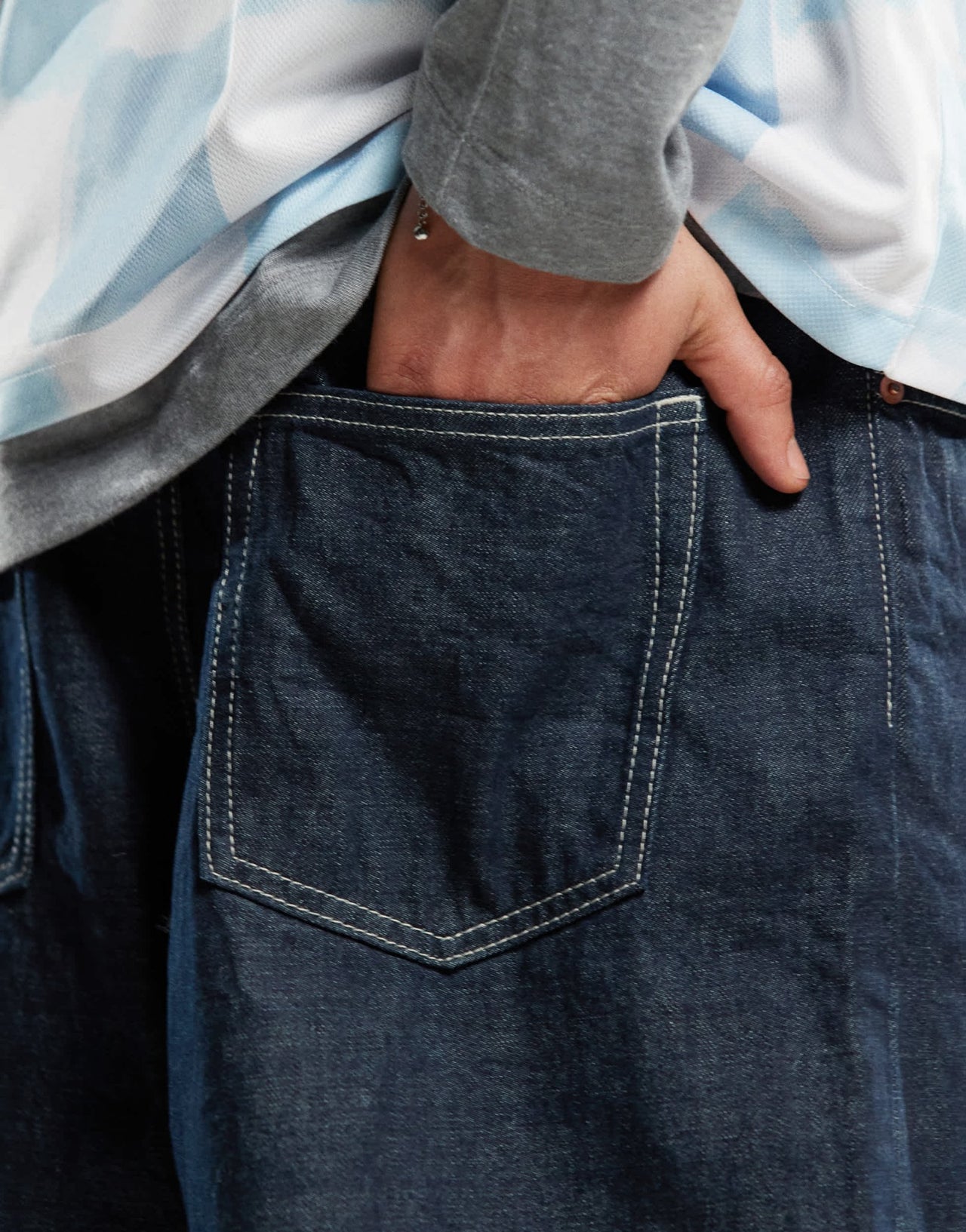 Weekday Astro Unisex low rise loose fit baggy jeans in blue rinse wash - ASOS Sample Sale