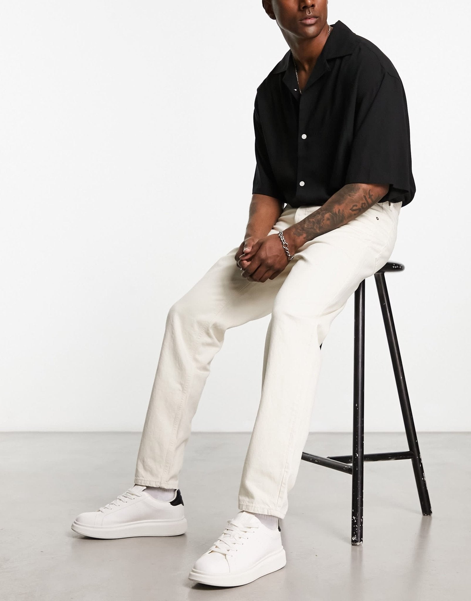 Weekday Barrel relaxed fit tapered leg jeans in ecru - ASOS Sample Sale