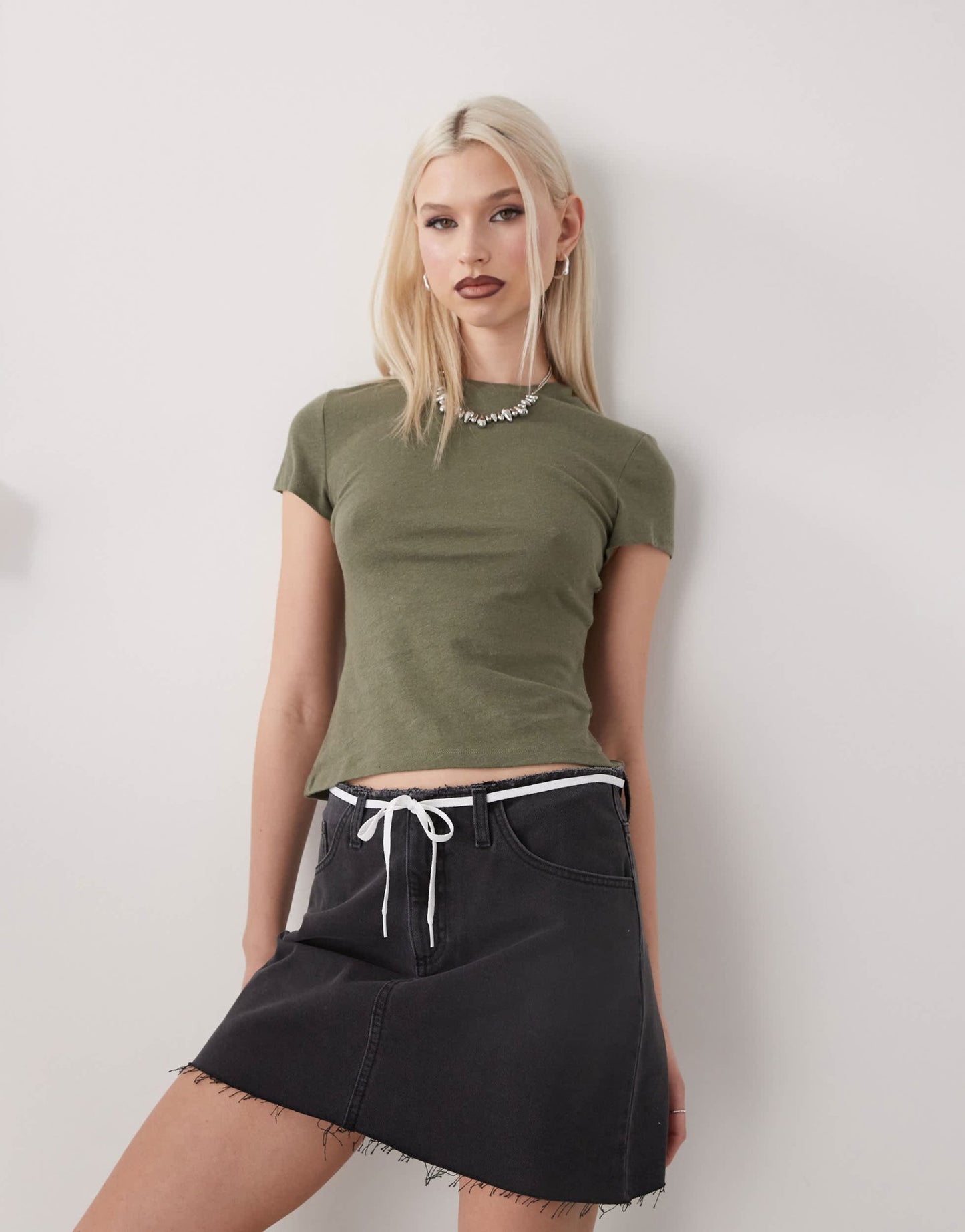 Weekday linen blend fitted t-shirt in khaki exclusive to ASOS - ASOS Sample Sale