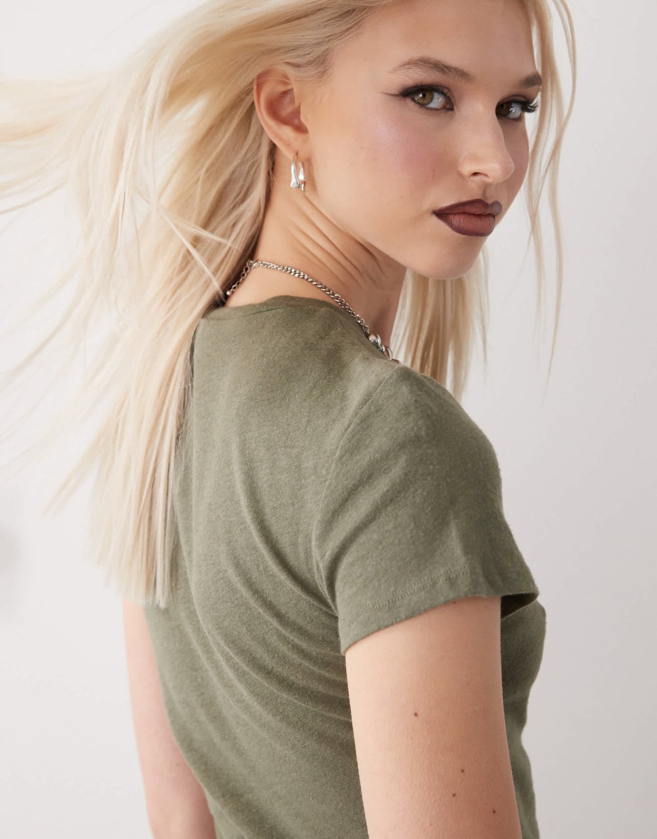 Weekday linen blend fitted t-shirt in khaki exclusive to ASOS - ASOS Sample Sale