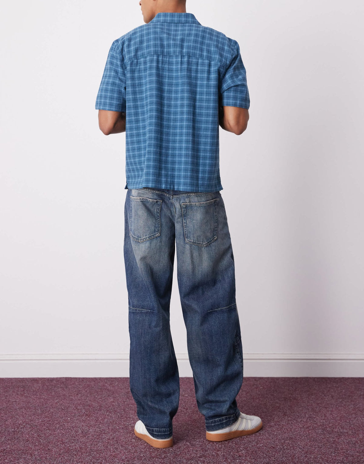 Weekday low waist loose fit barrel leg jeans with dart shaping in washed blue - ASOS Sample Sale