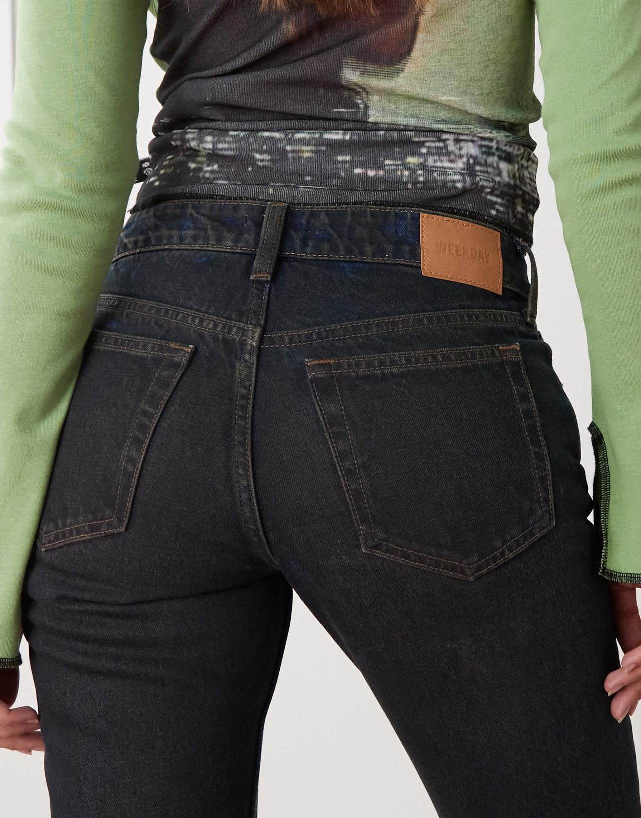 Weekday Nail low waist slim leg jeans in dark blue wash - ASOS Sample Sale